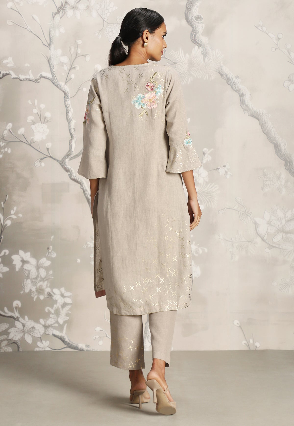 Natural Corsage Kurta Set