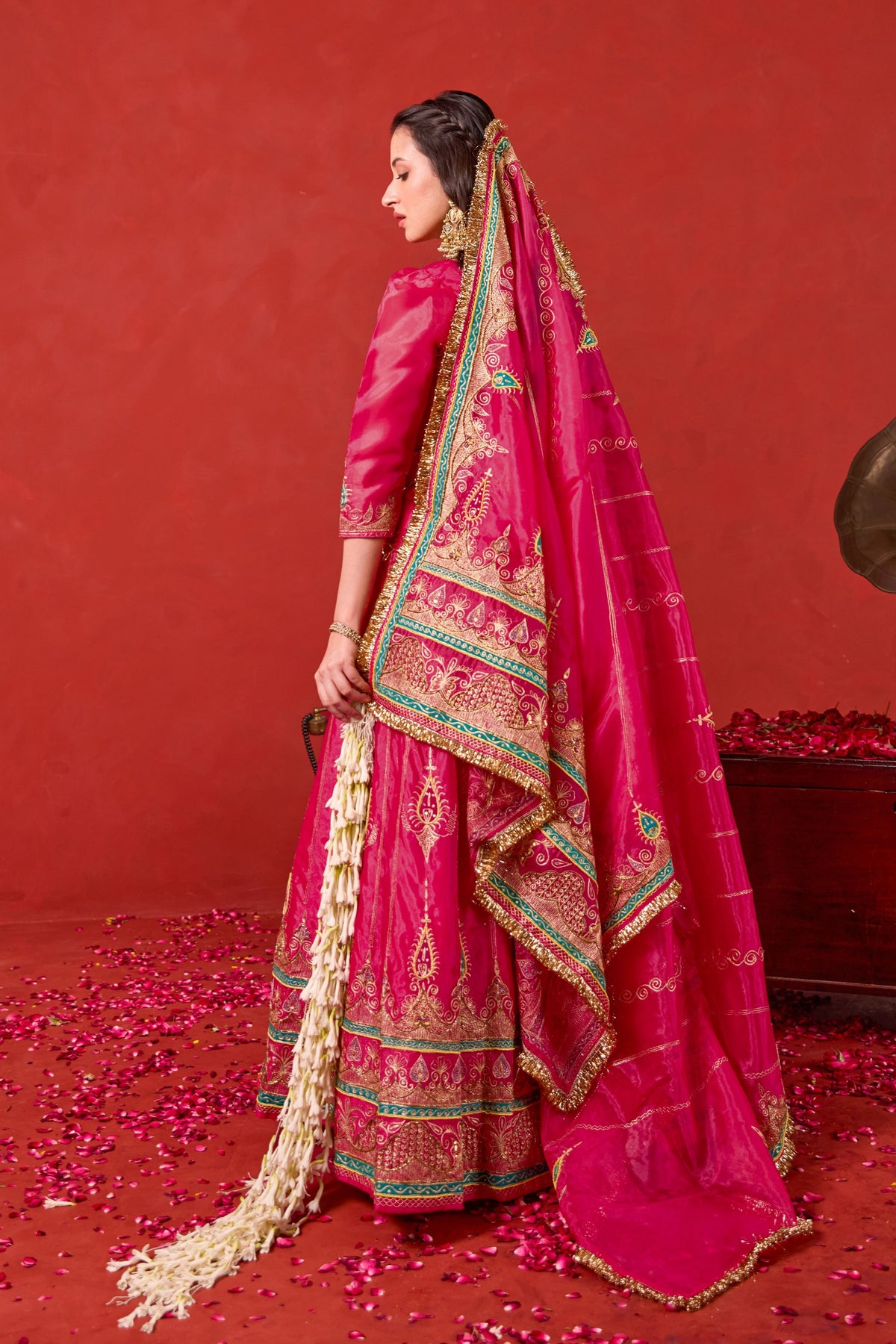 Nayaab Lehenga Set