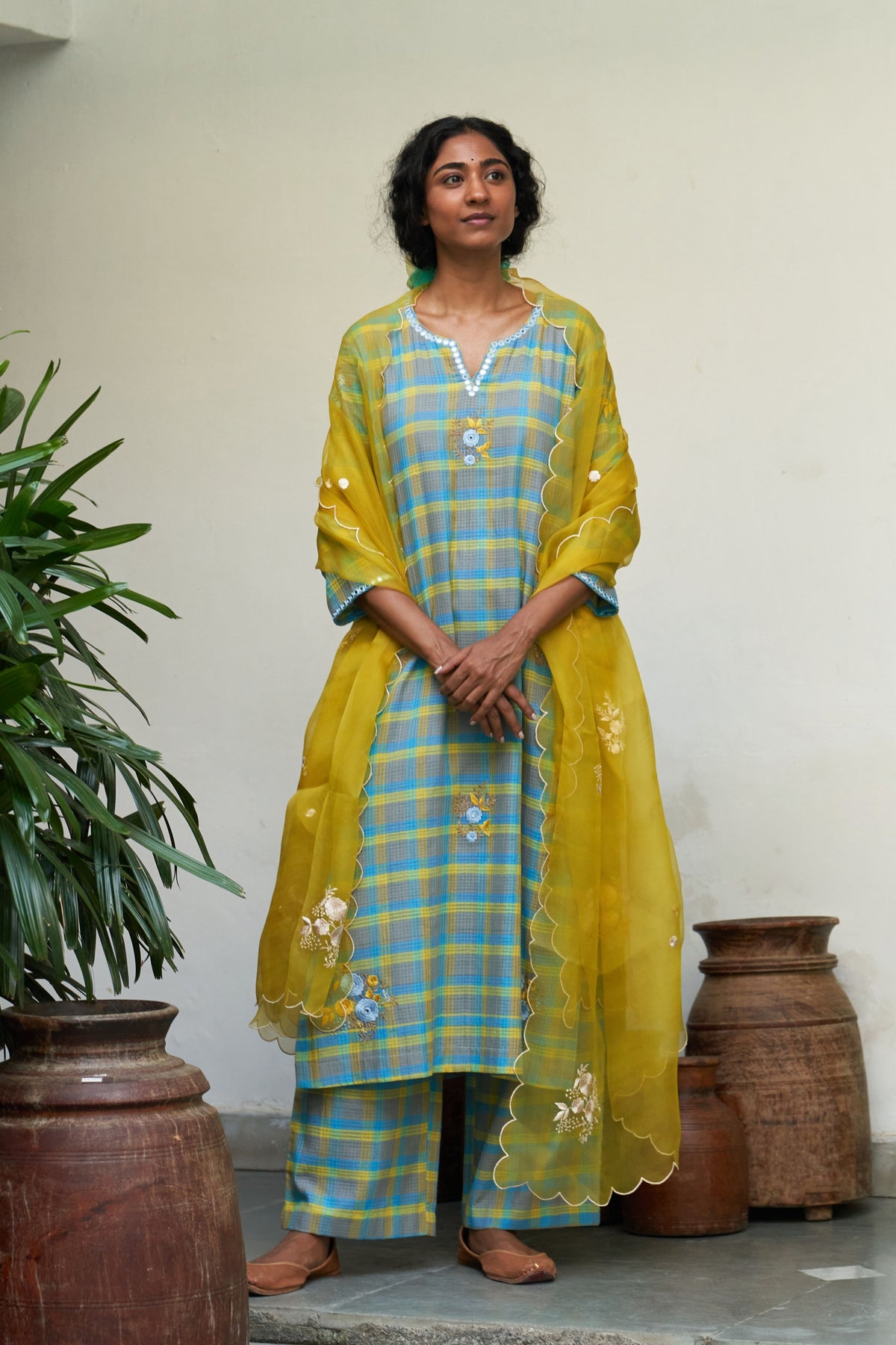 Neela Sitara Phool Kurta Set