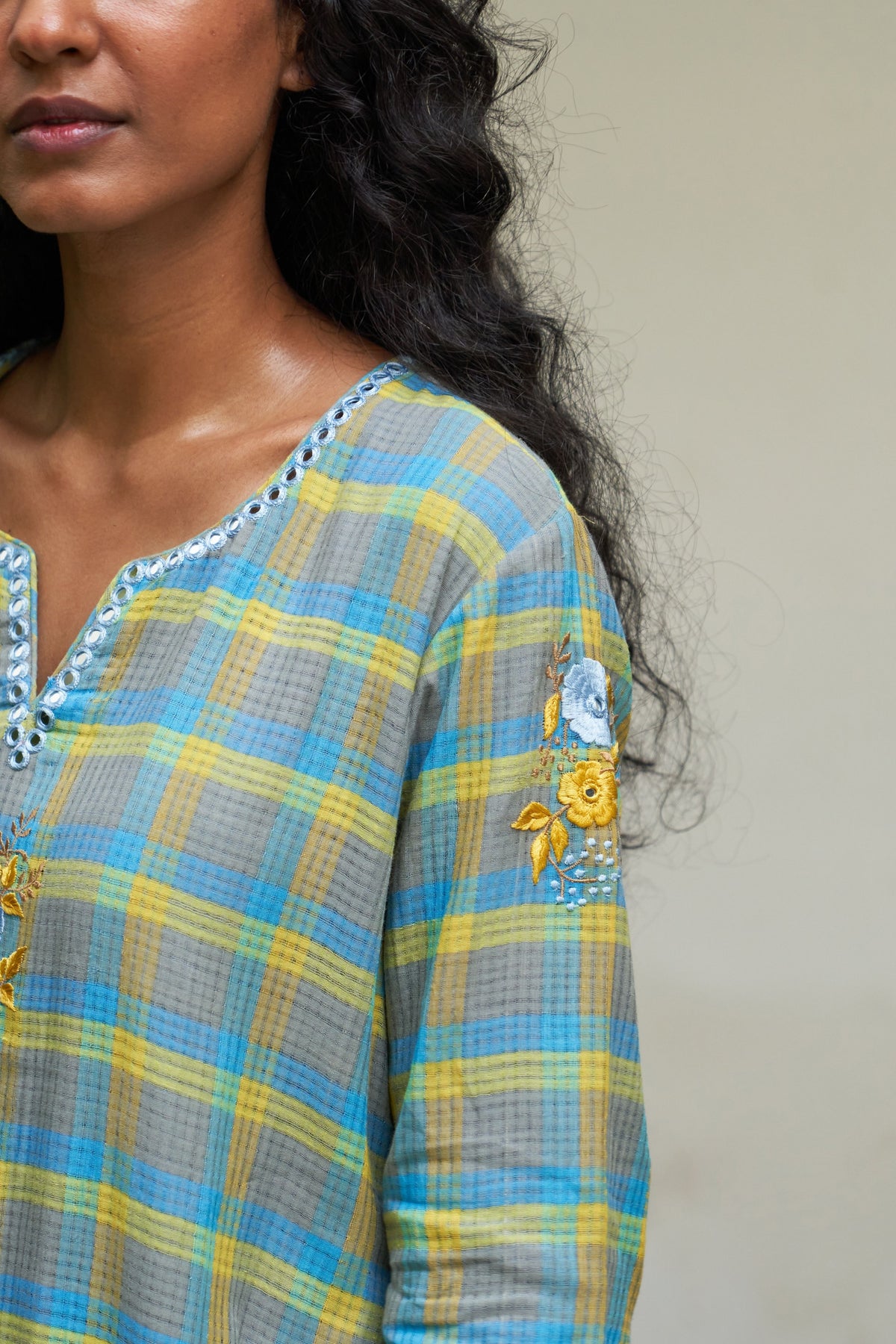 Neela Sitara Phool Kurta Set