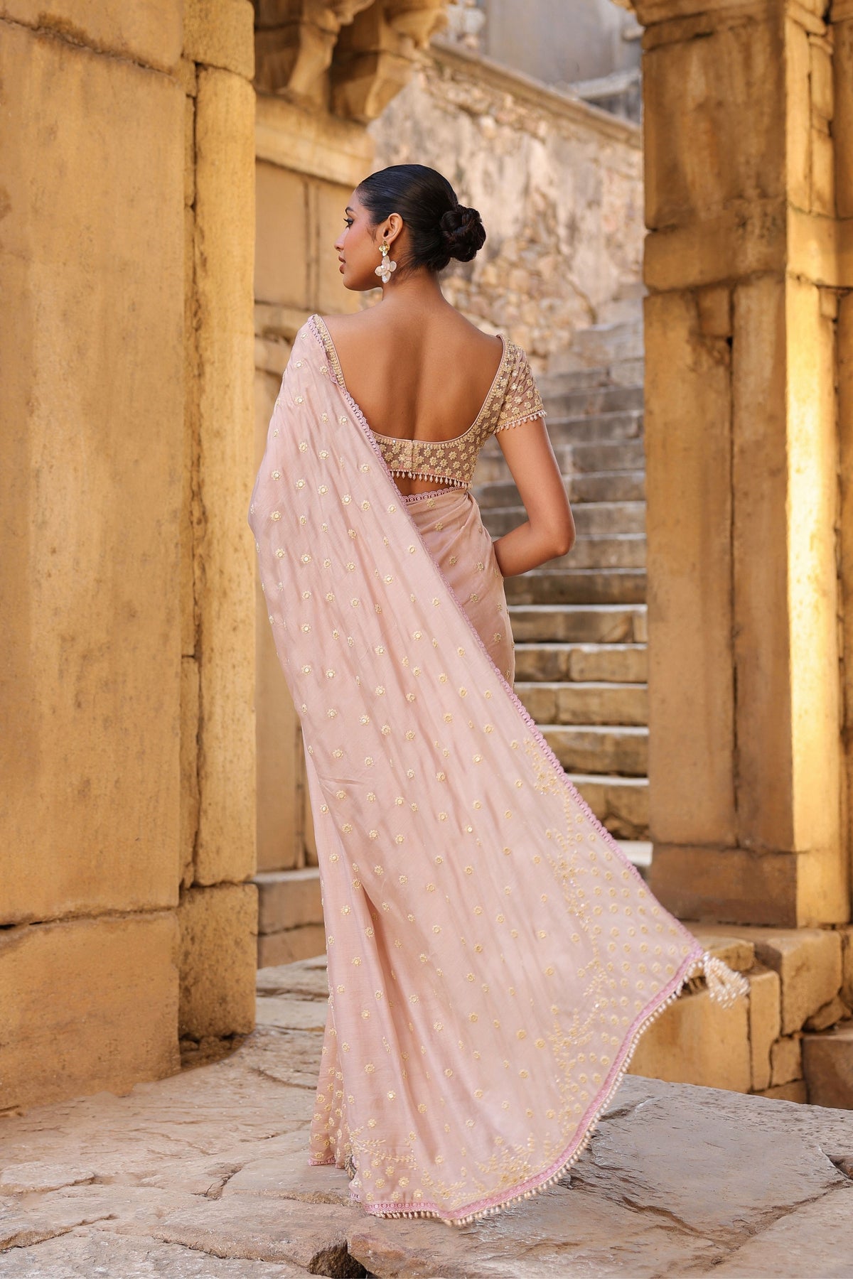 Vaayu Light Pink Heavy Buti Saree Set