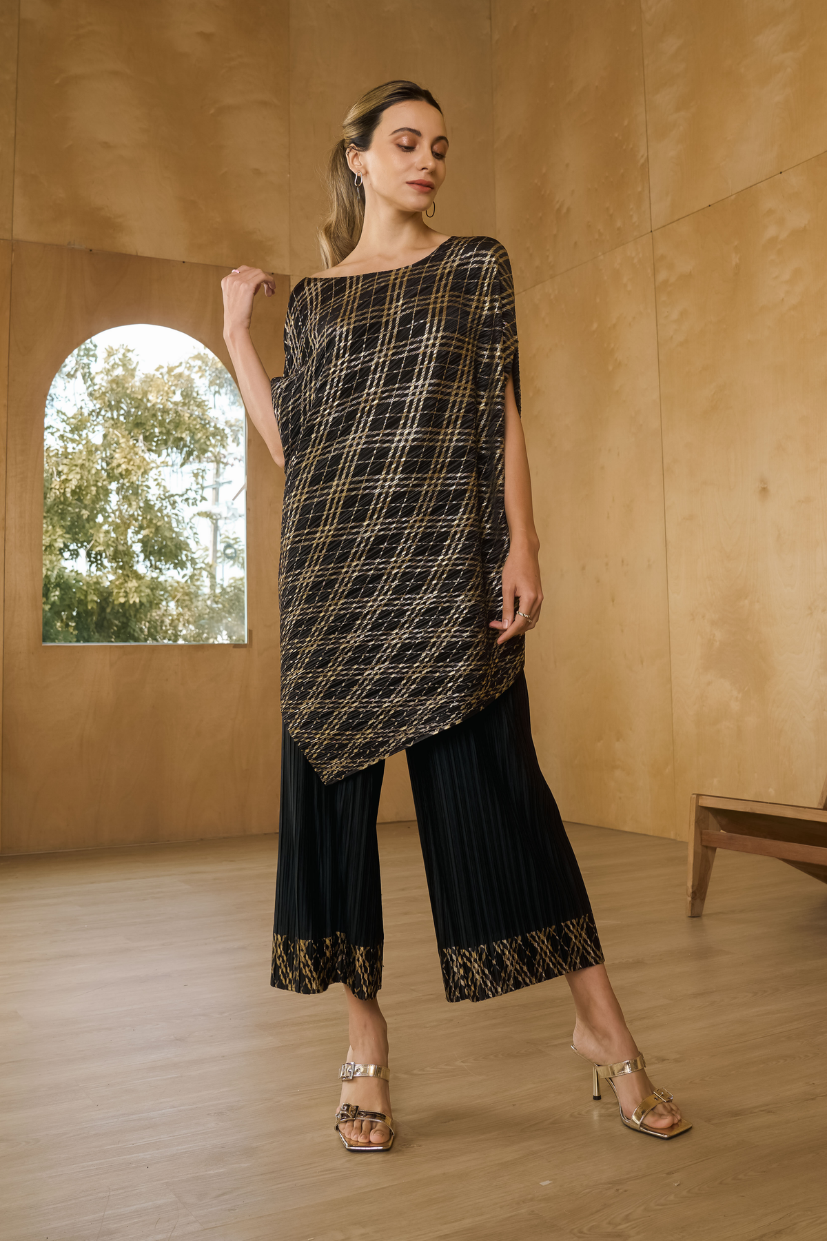 Black Metallic Kurti Drape Set