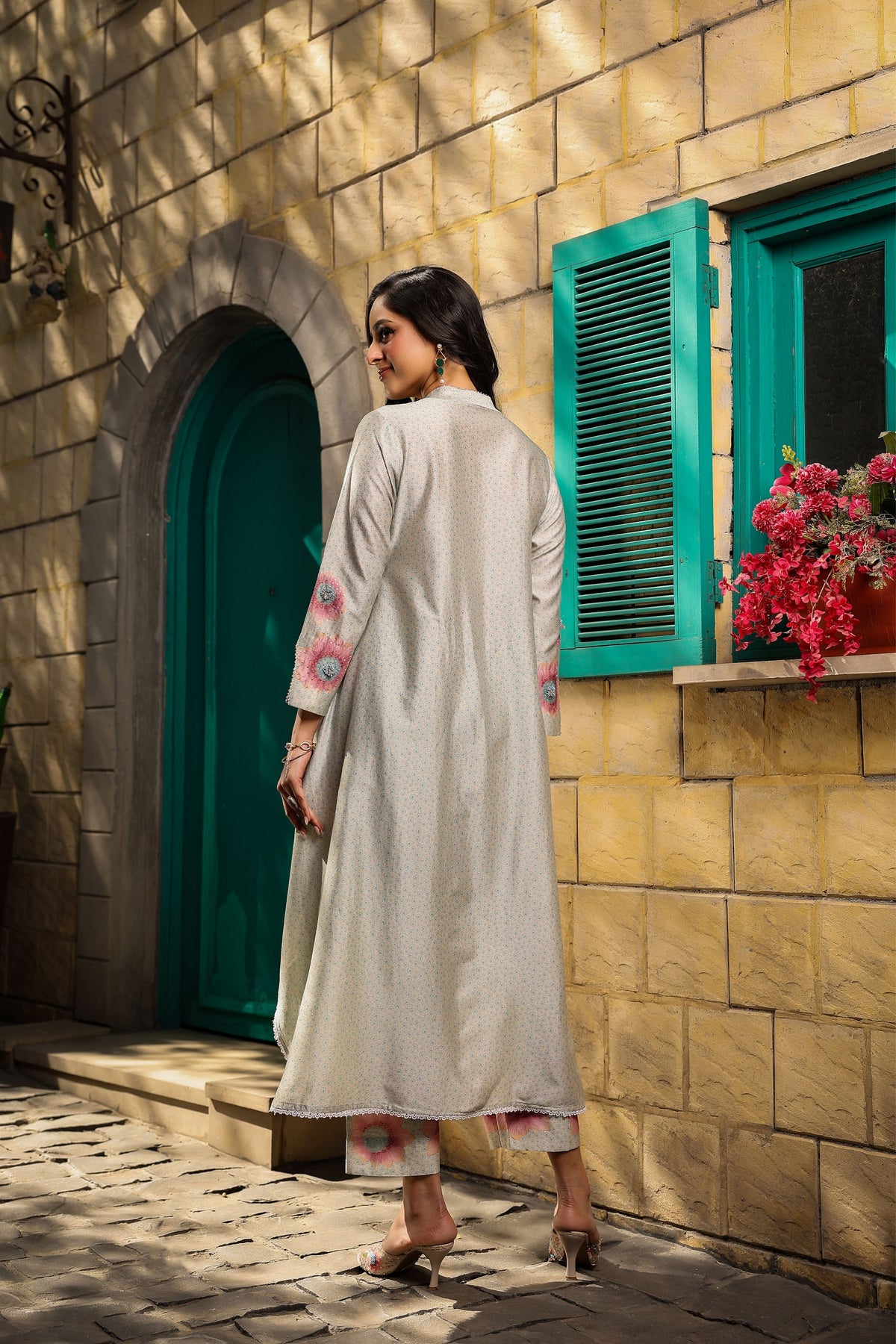 Mughal Phool Kurta Set in Ivory