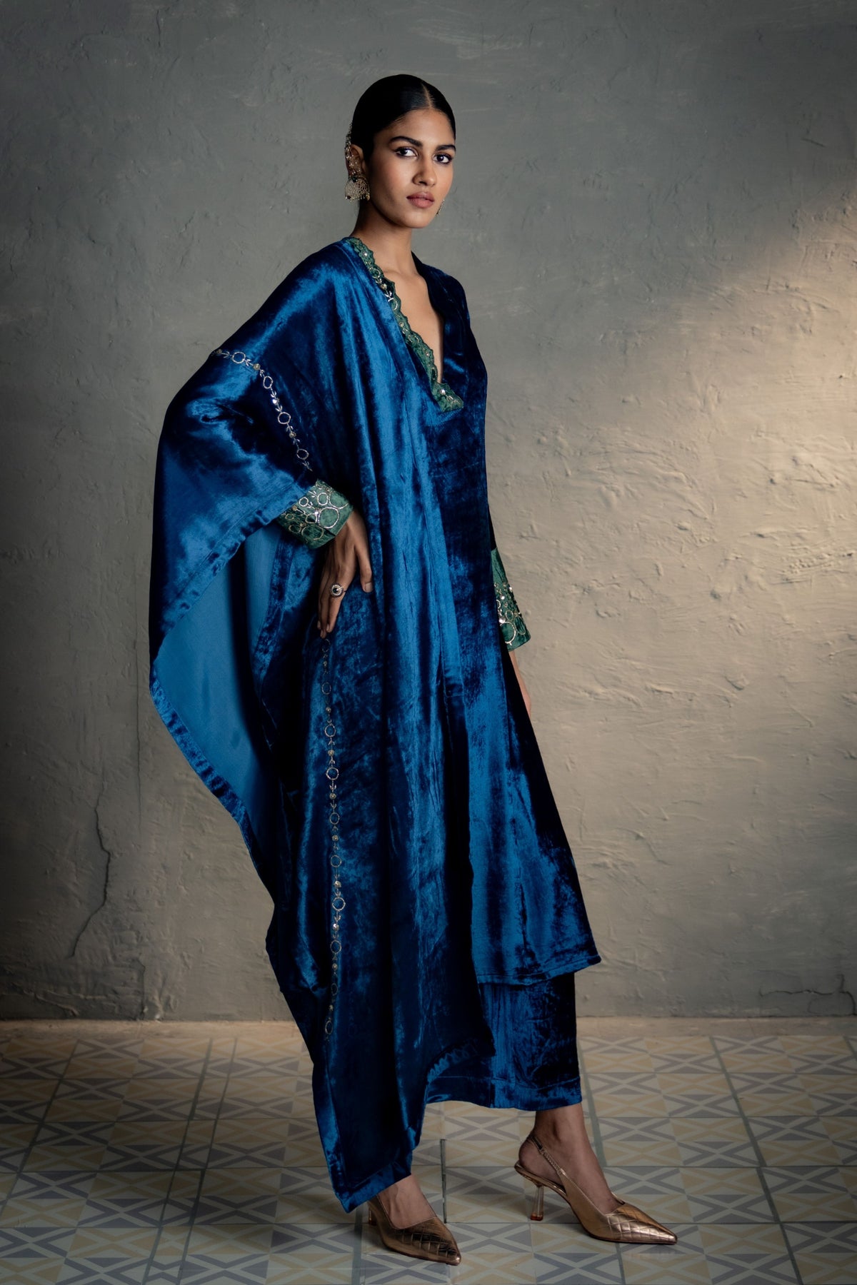 Maaya Blue V neck kurta Set