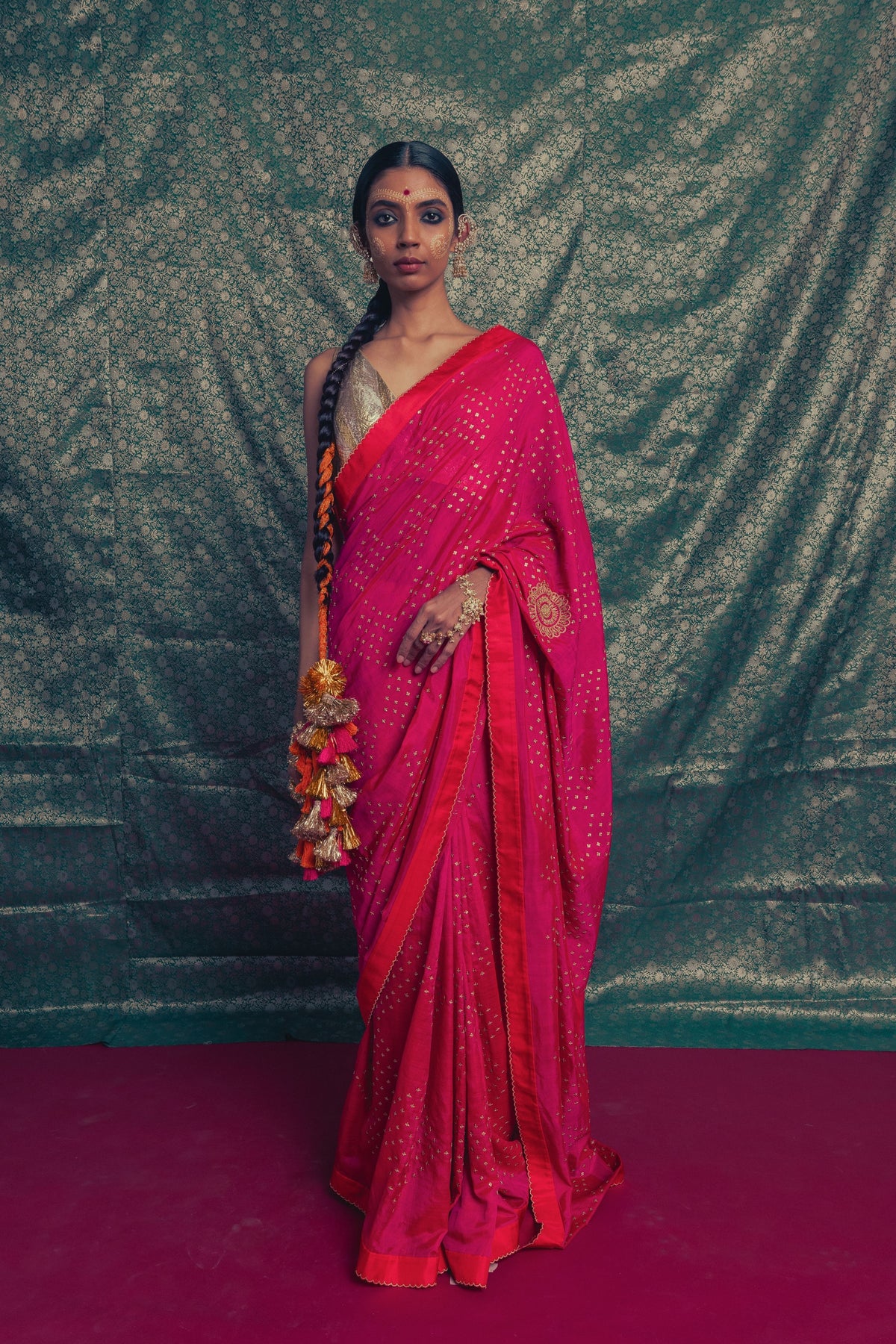 Gulabi Taara Saree Set
