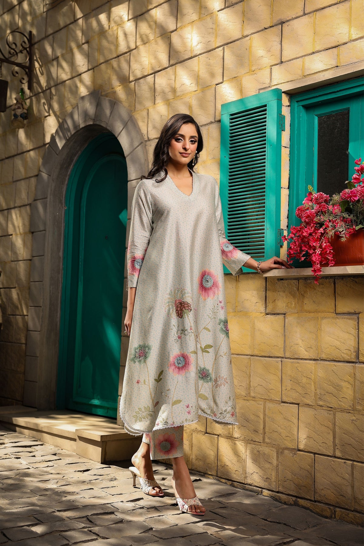 Mughal Phool Kurta Set in Ivory