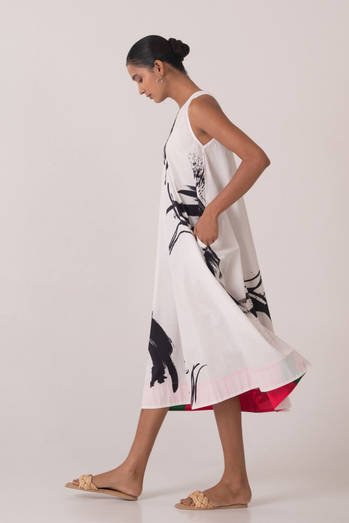 Lady White Black Dress