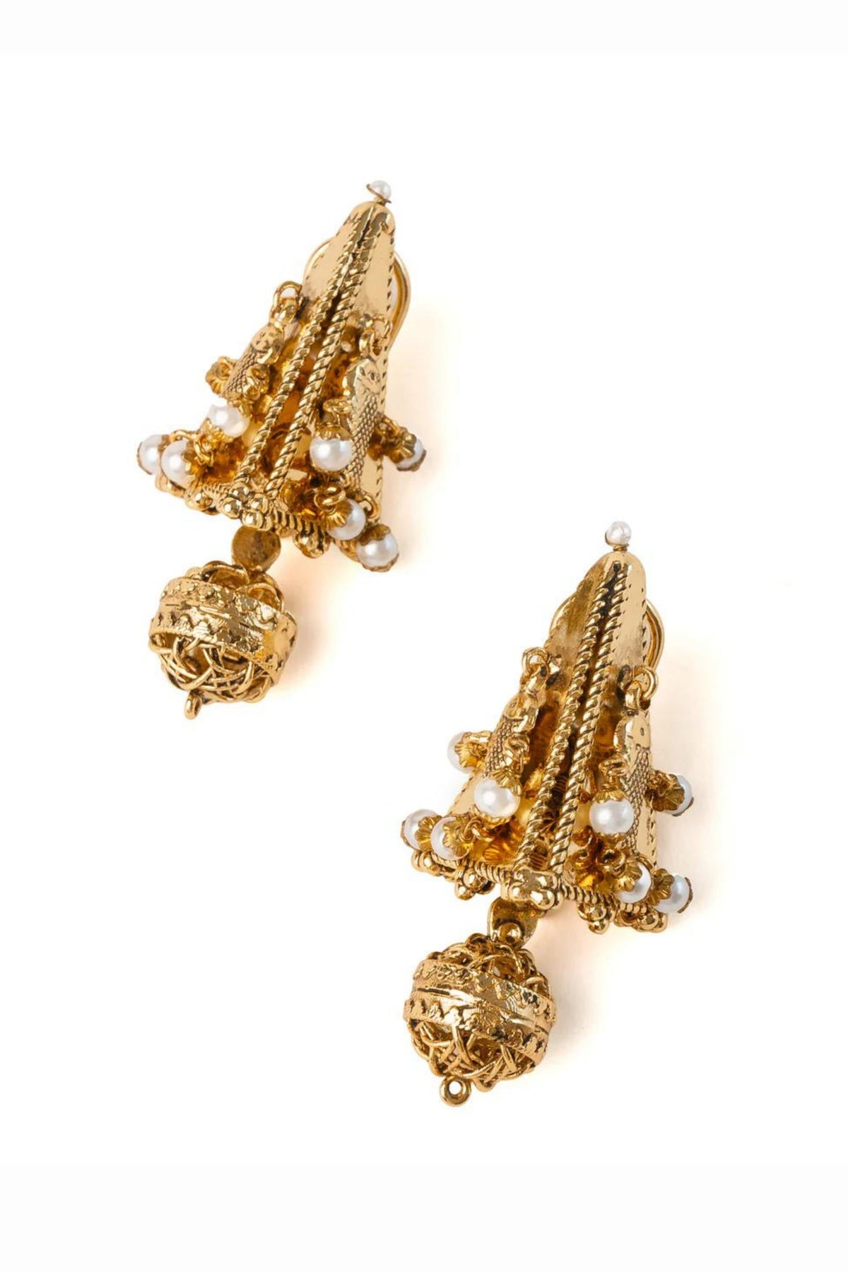 Meen Trikon Studs