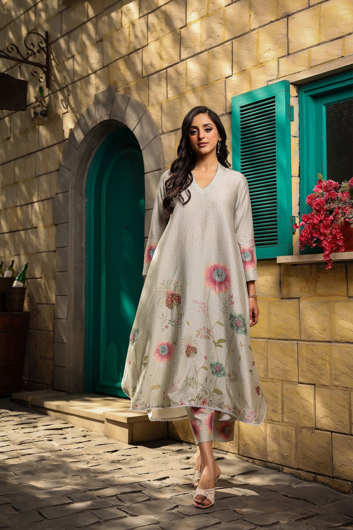 Mughal Phool Kurta Set in Ivory