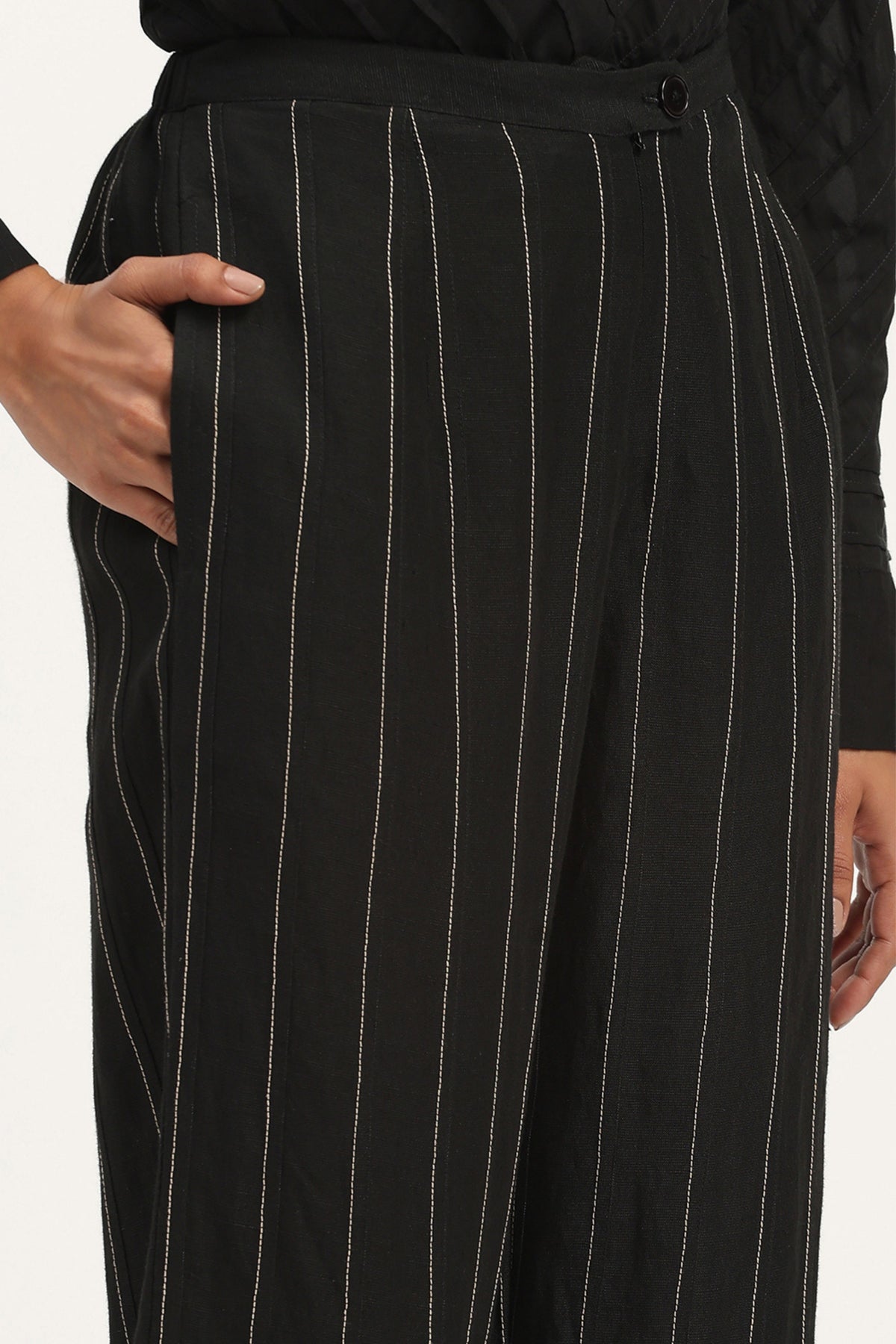 Black Pleated Linen Trouser
