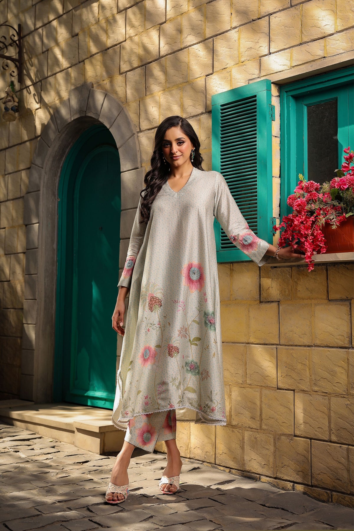 Mughal Phool Kurta Set in Ivory