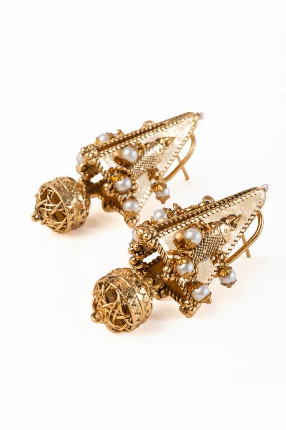 Meen Trikon Studs