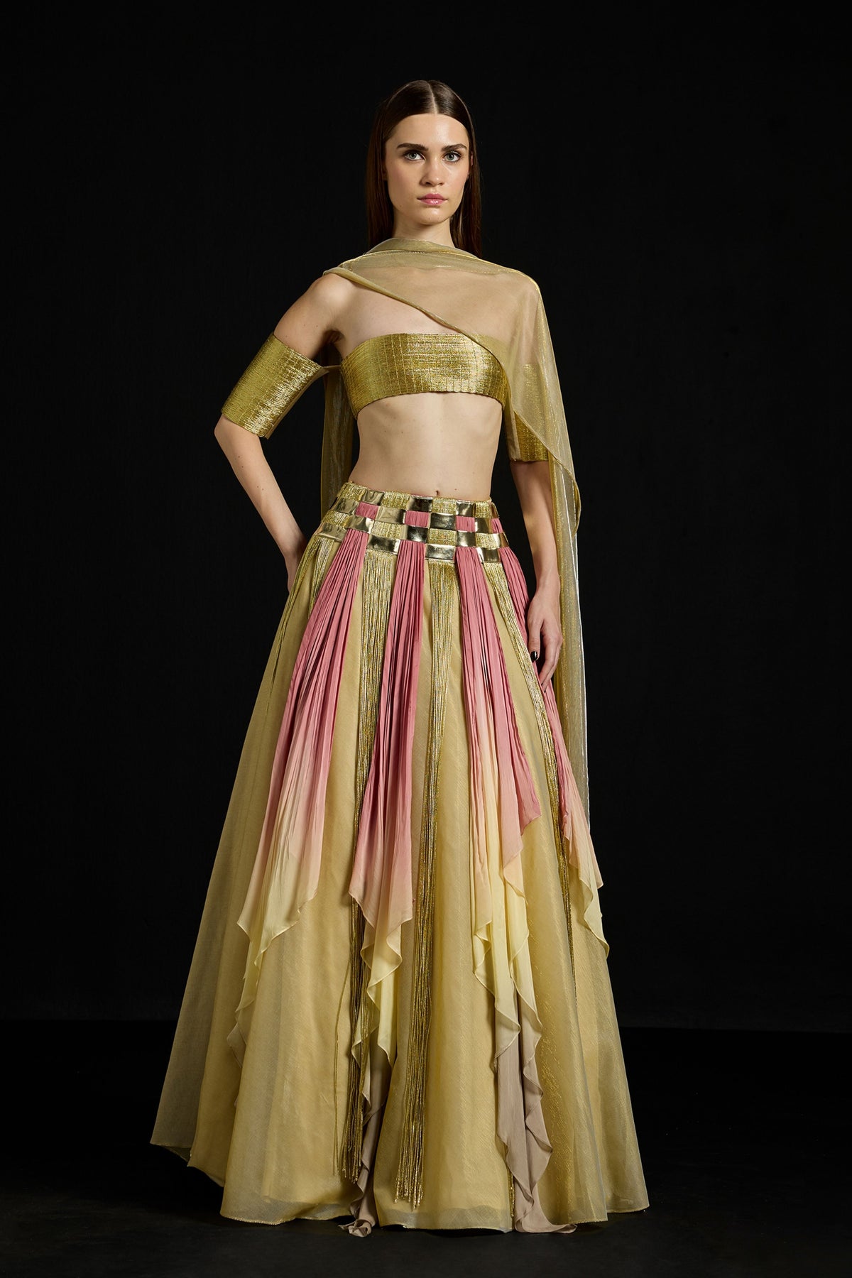 Interwoven Gradient Metallic Ensemble