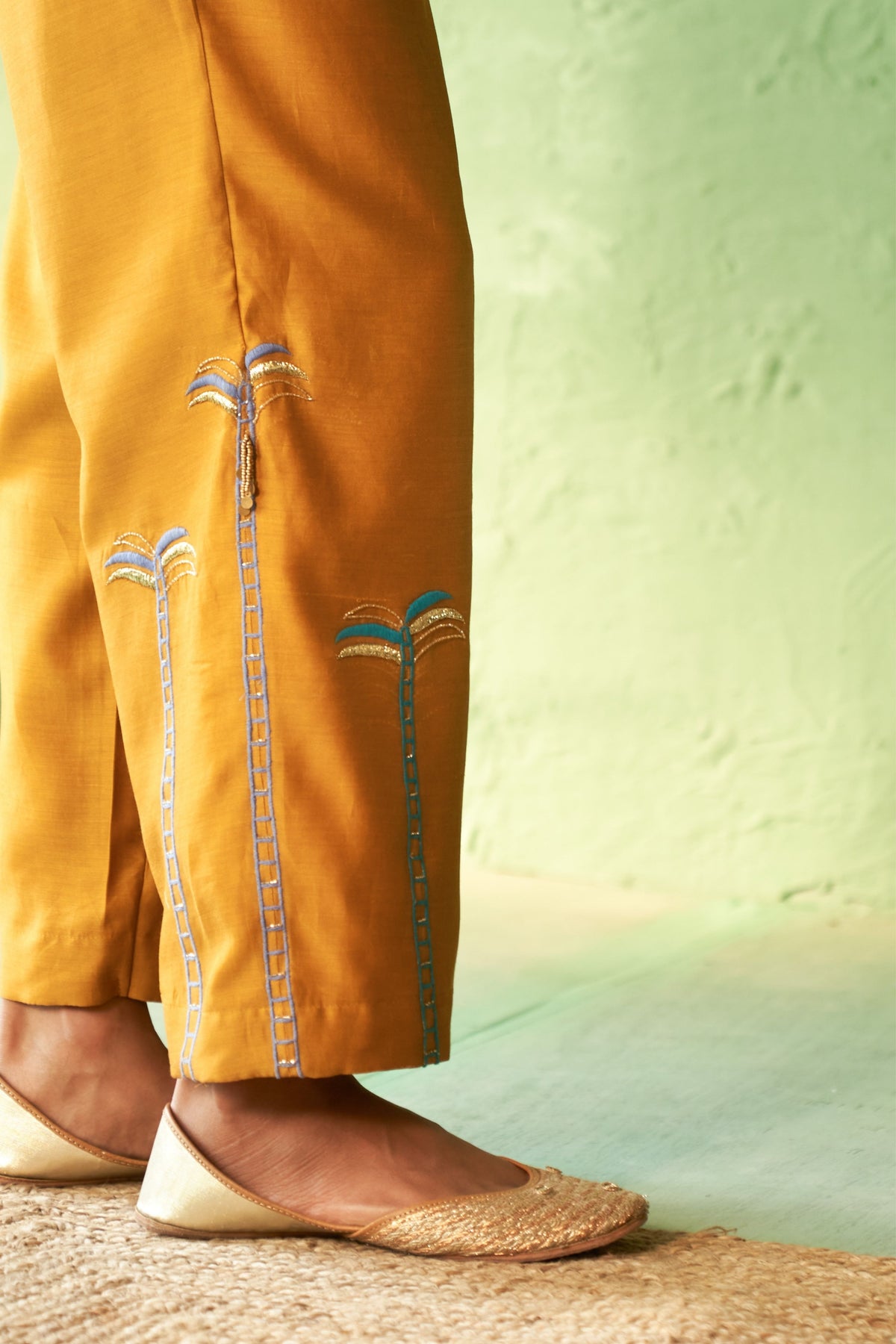 Palm Embridered Tunic Set