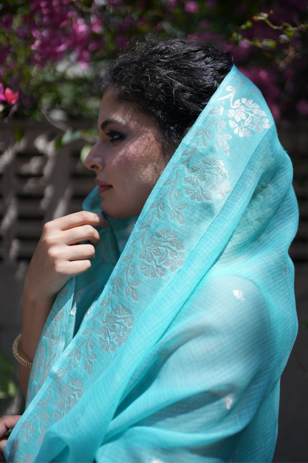 Gayatri Classic Motif Ferozi Saree