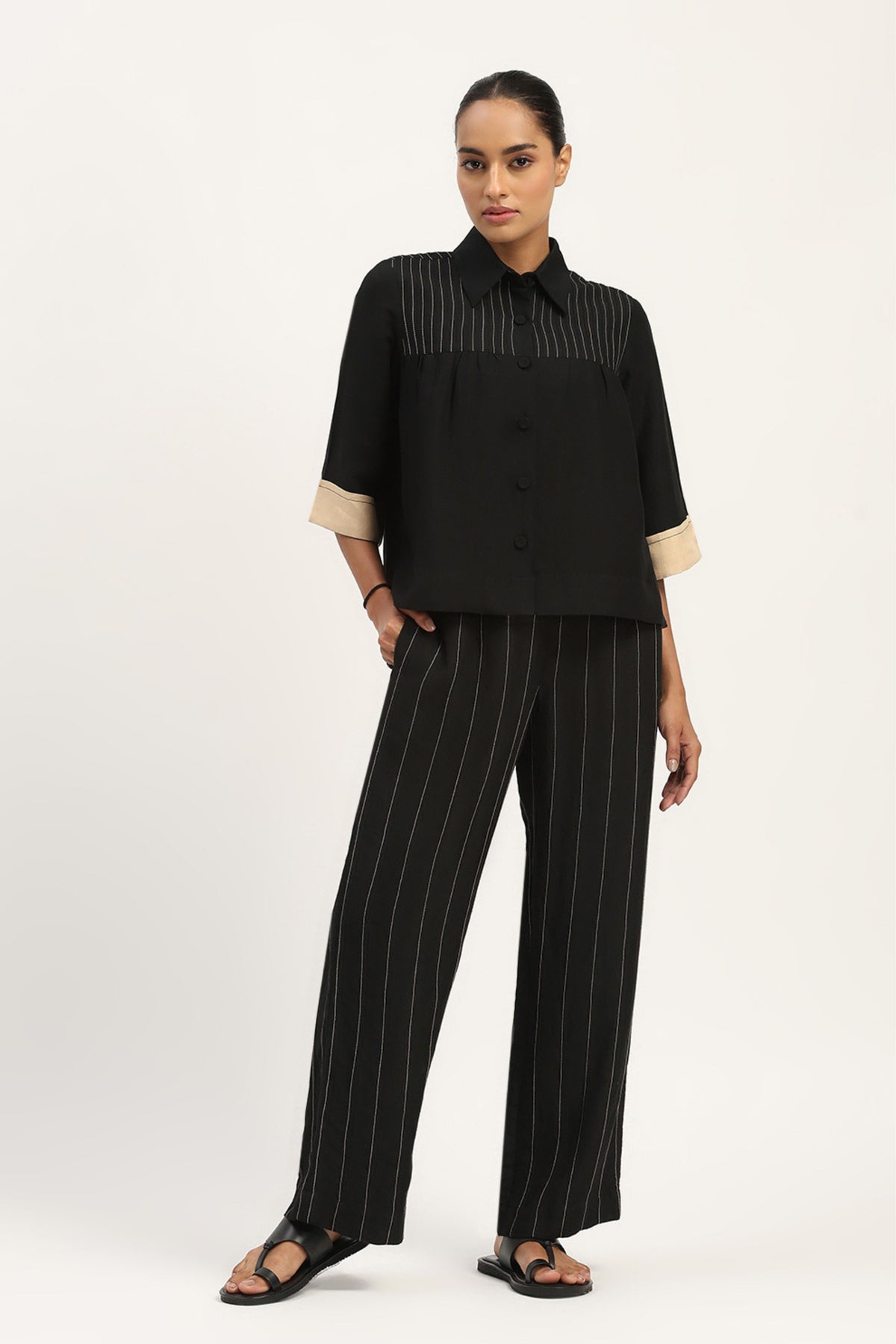 Black Pleated Linen Trouser