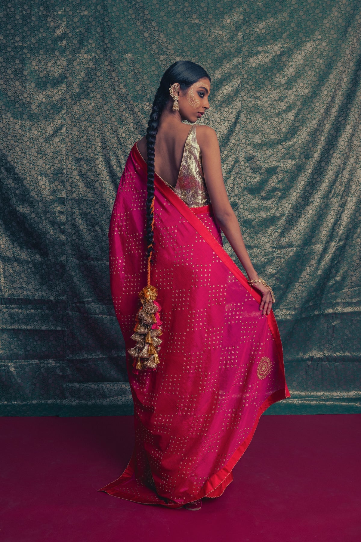 Gulabi Taara Saree Set