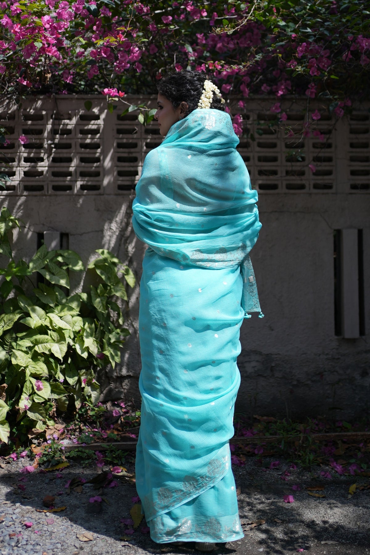 Gayatri Classic Motif Ferozi Saree