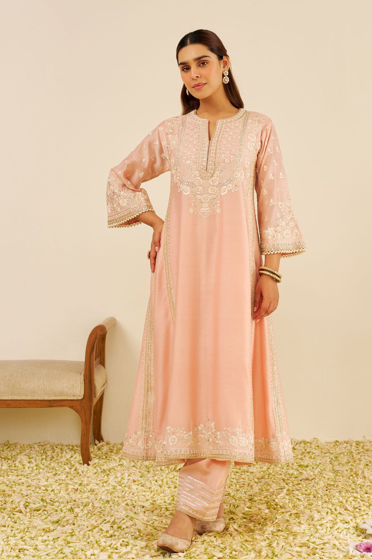Maaroofa Kurta Set in Off Rose