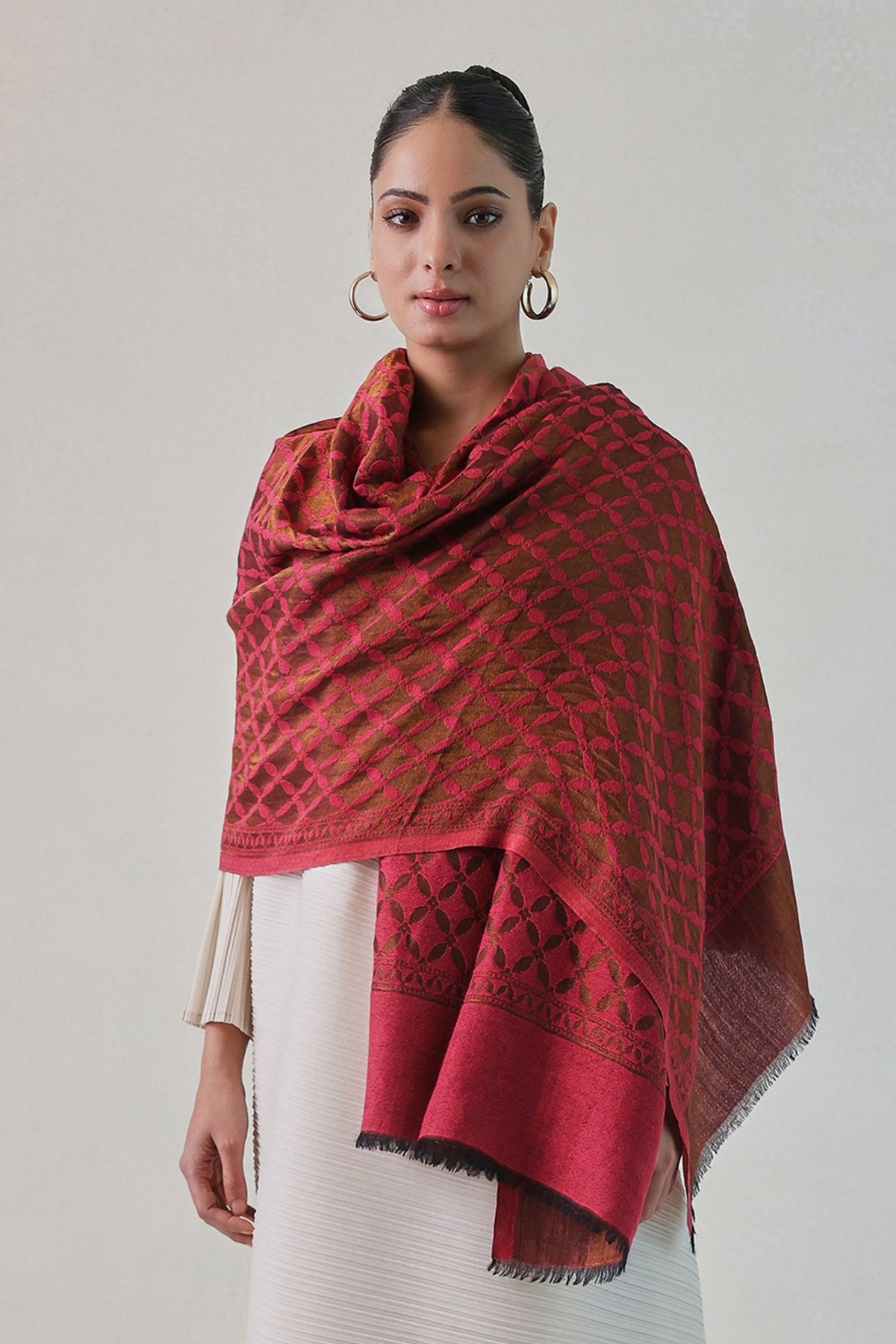 Tabbasum Reversible Zari Stole