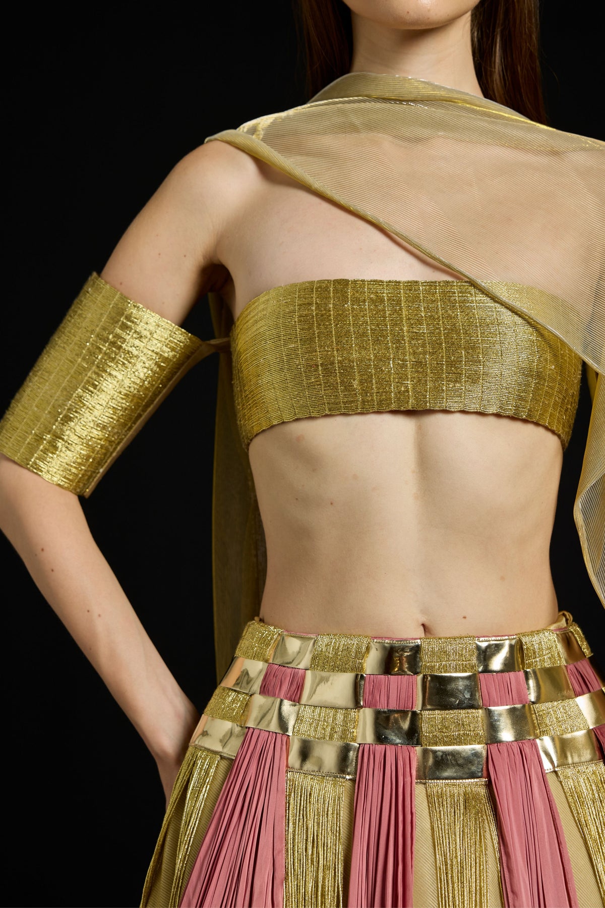Interwoven Gradient Metallic Ensemble