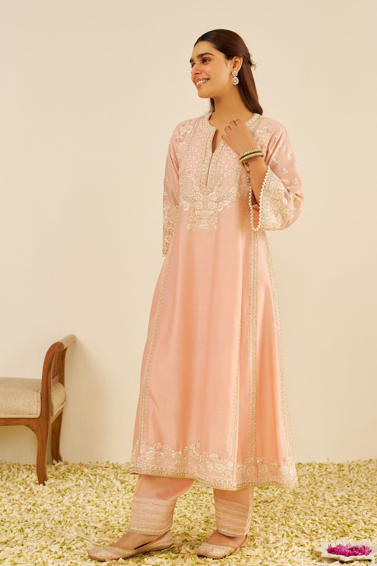 Maaroofa Kurta Set in Off Rose