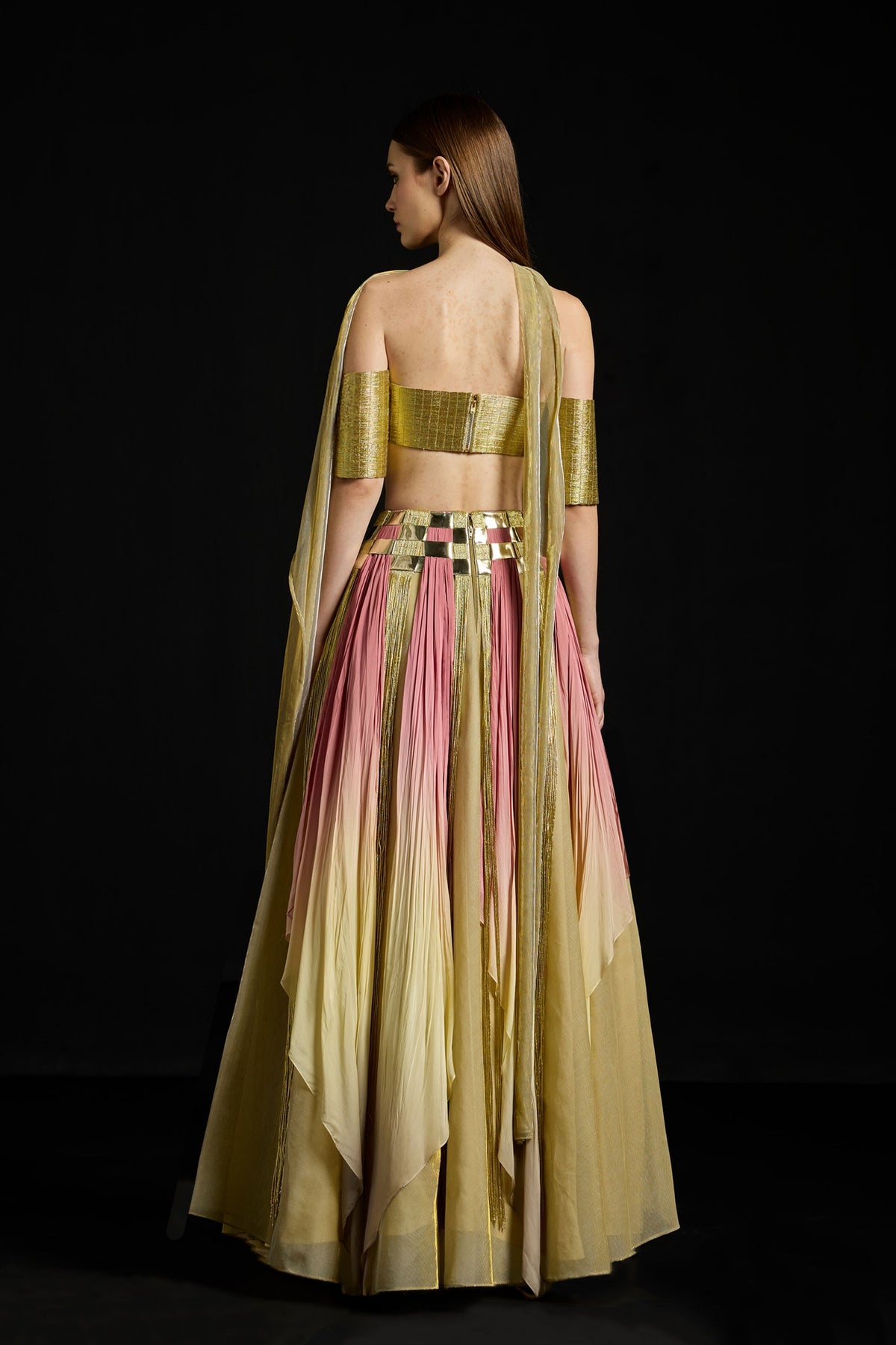 Interwoven Gradient Metallic Ensemble