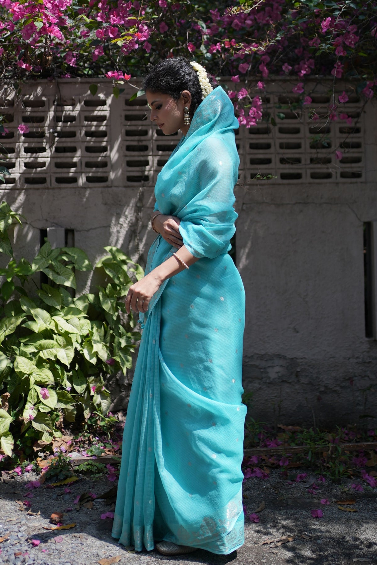 Gayatri Classic Motif Ferozi Saree