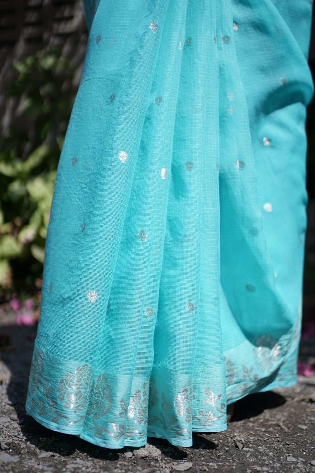 Gayatri Classic Motif Ferozi Saree