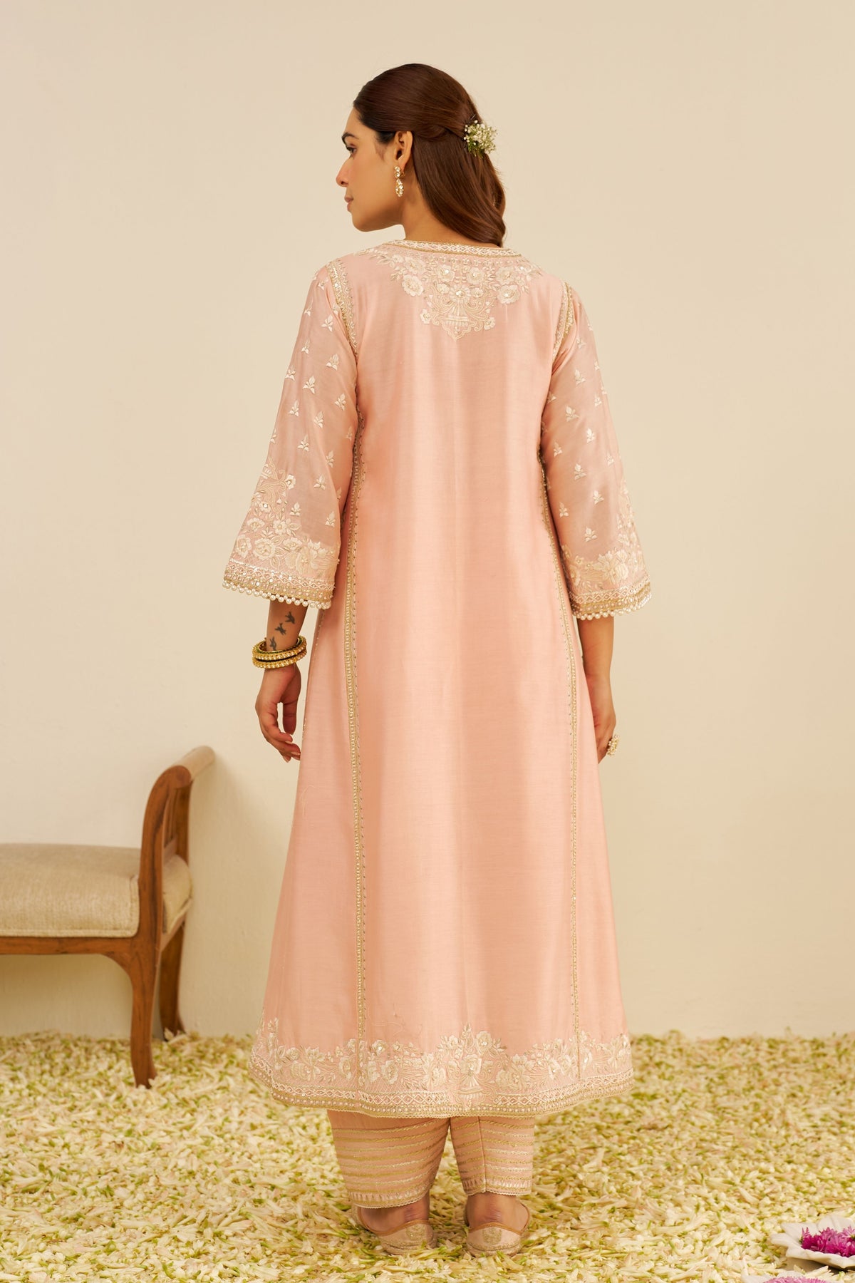Maaroofa Kurta Set in Off Rose