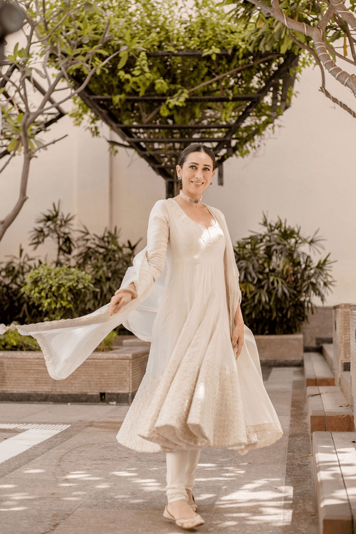 Karishma Kapoor in Punit Balana