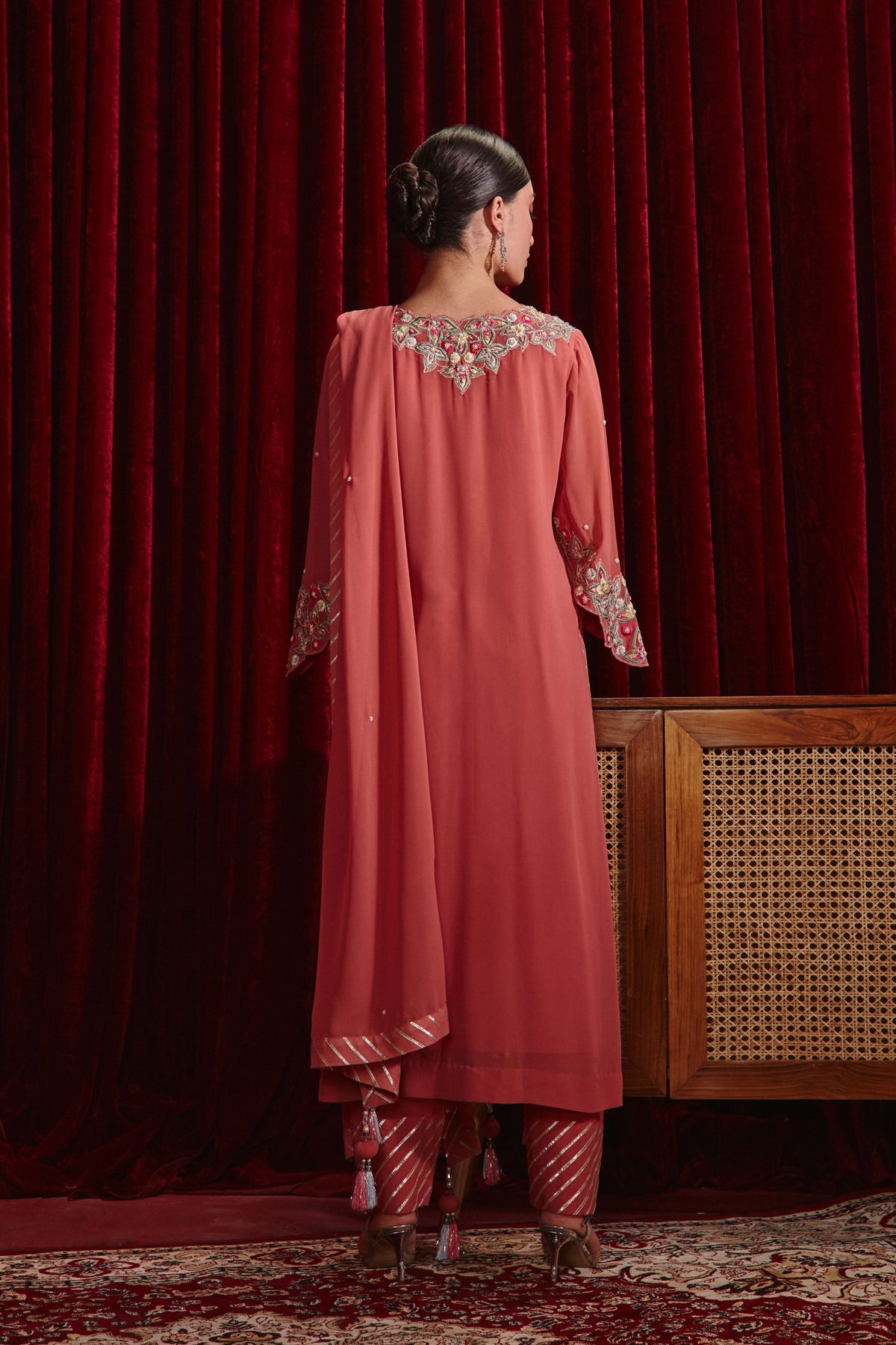 Gajari Riwaaz Kurta Set
