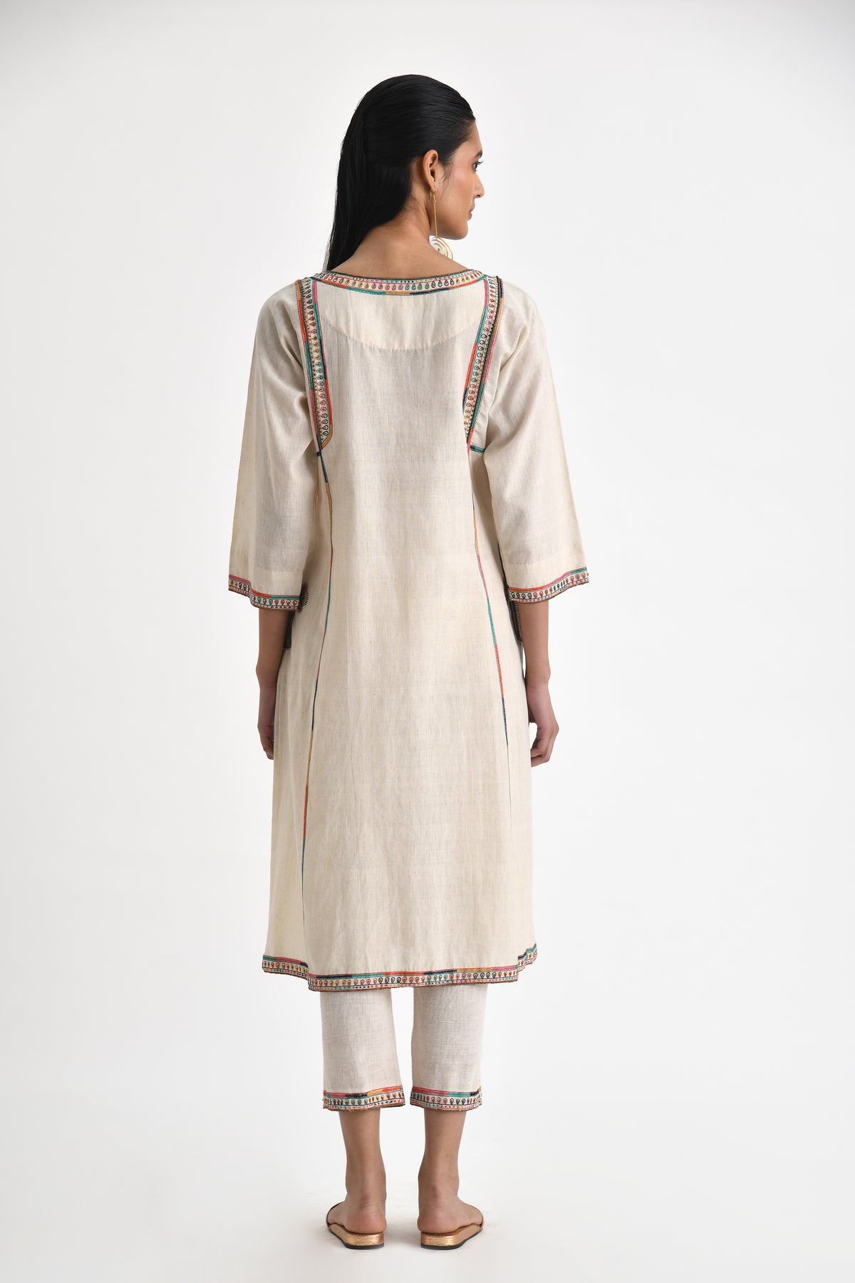Kastro Embroidered Yoke 
kurta Set