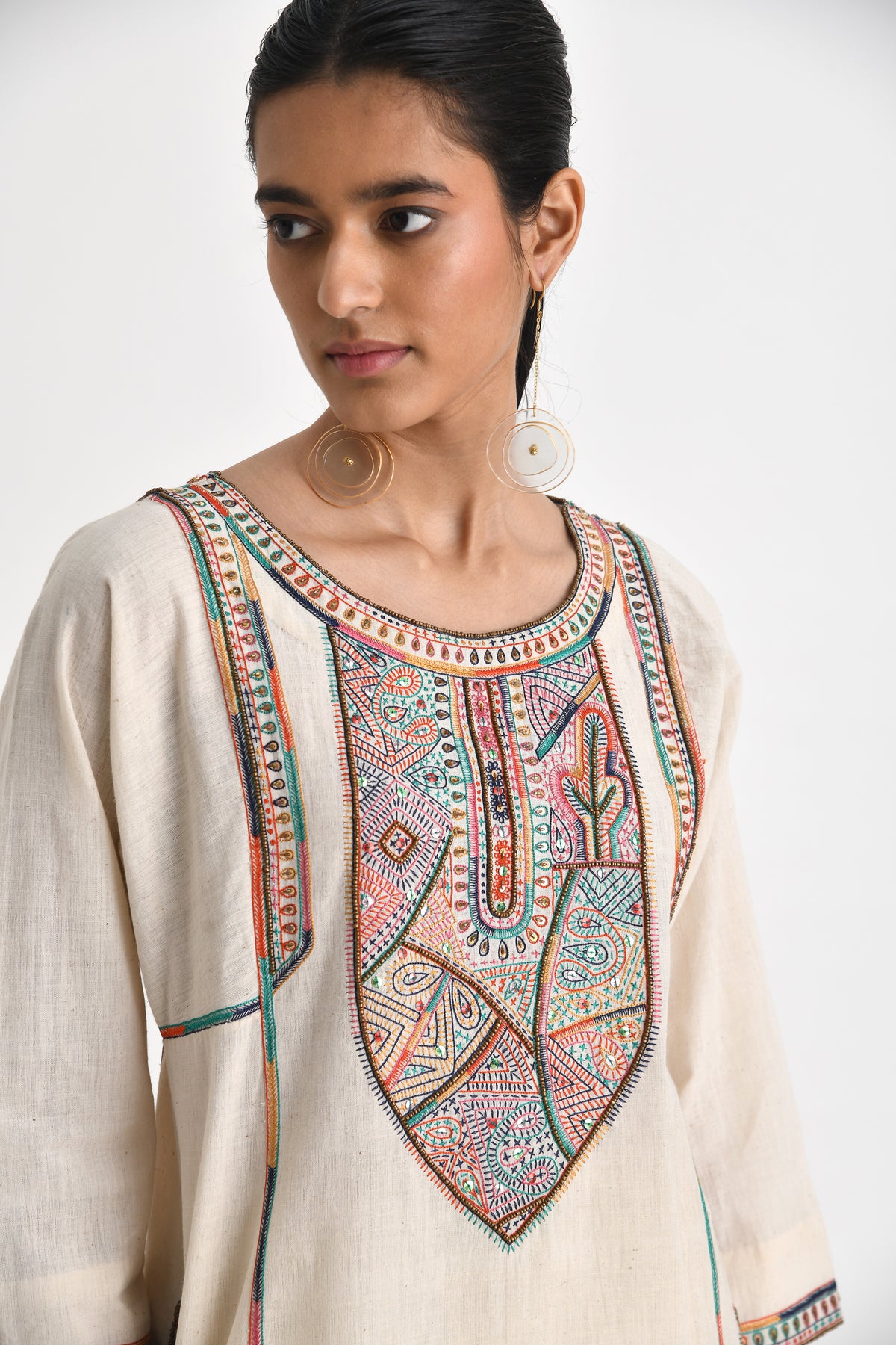 Kastro Embroidered Yoke 
kurta Set