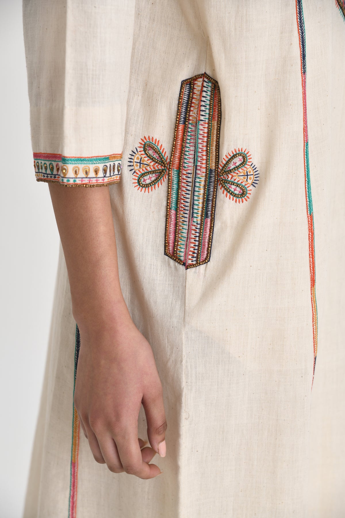 Kastro Embroidered Yoke 
kurta Set