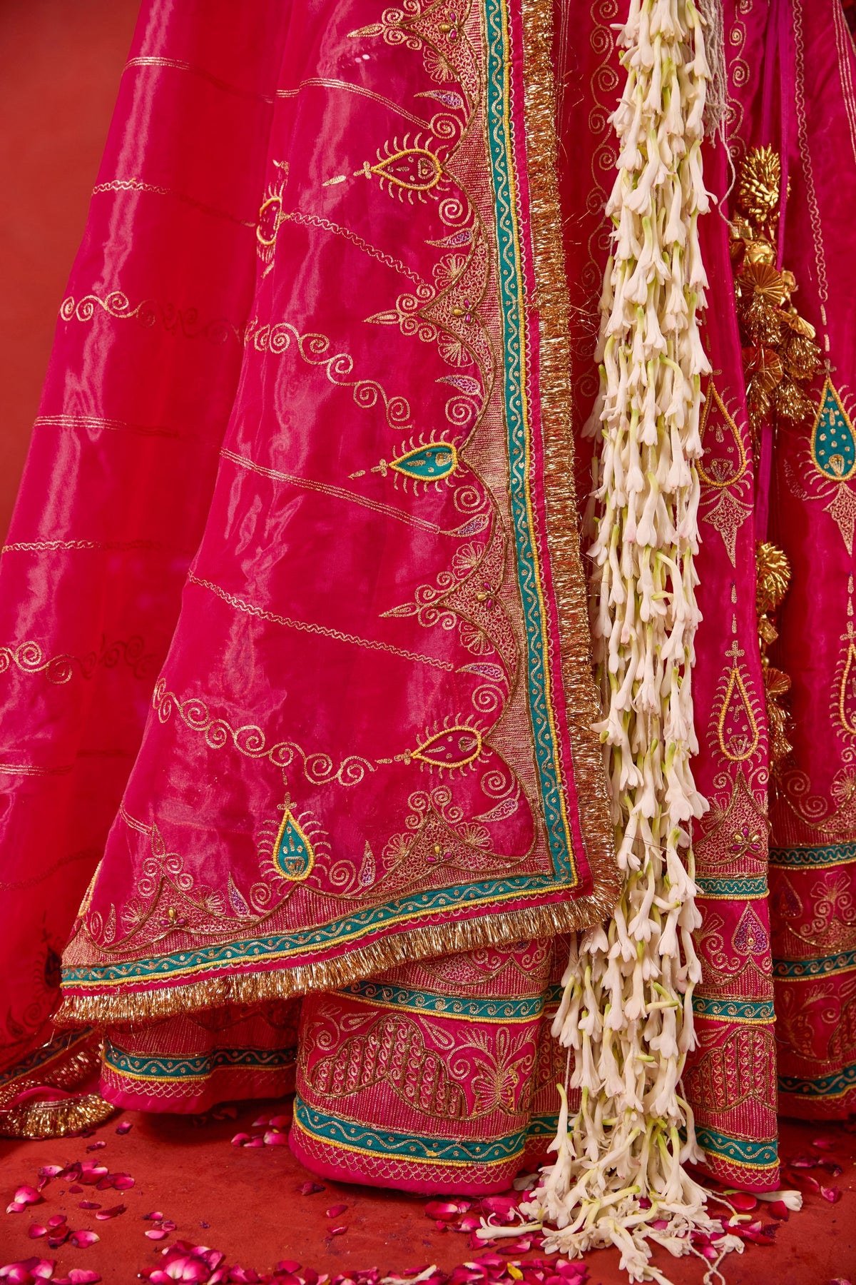 Nayaab Lehenga Set