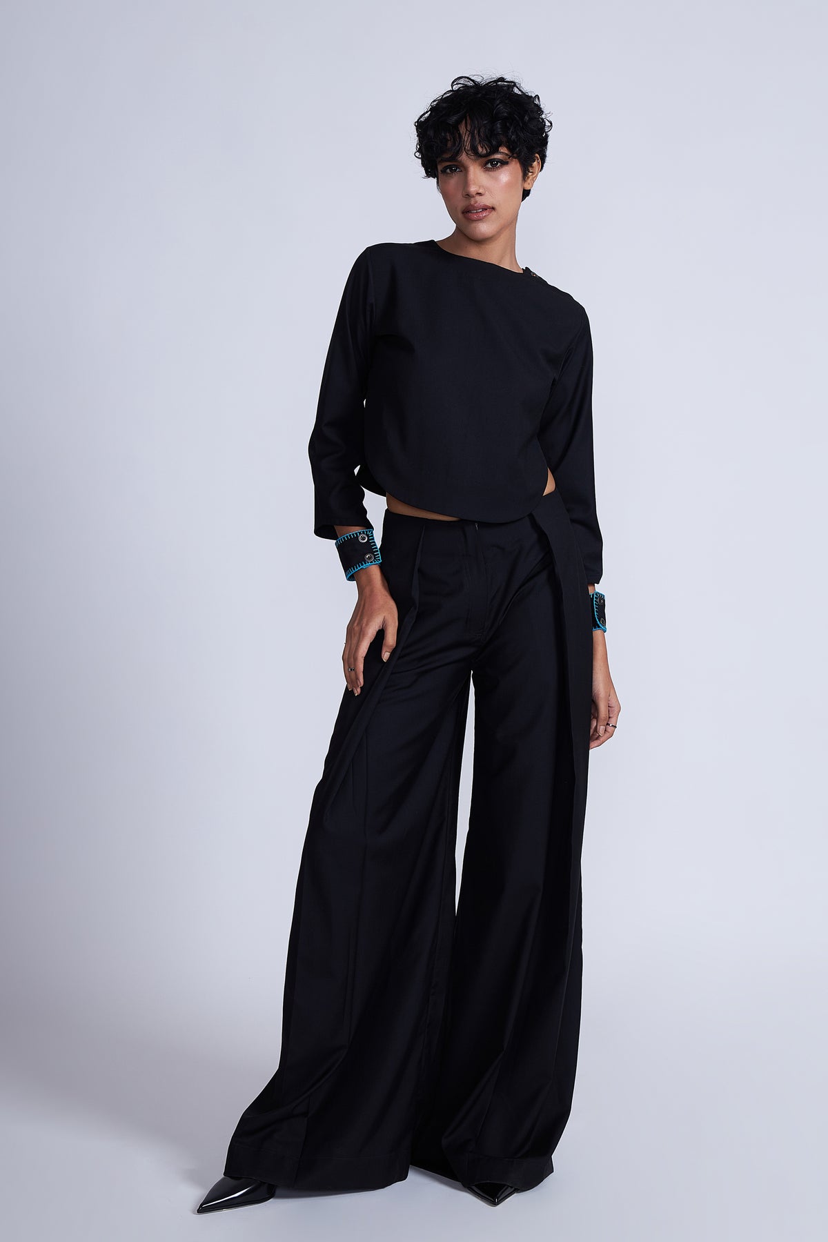 Kuro Curved Hem Top