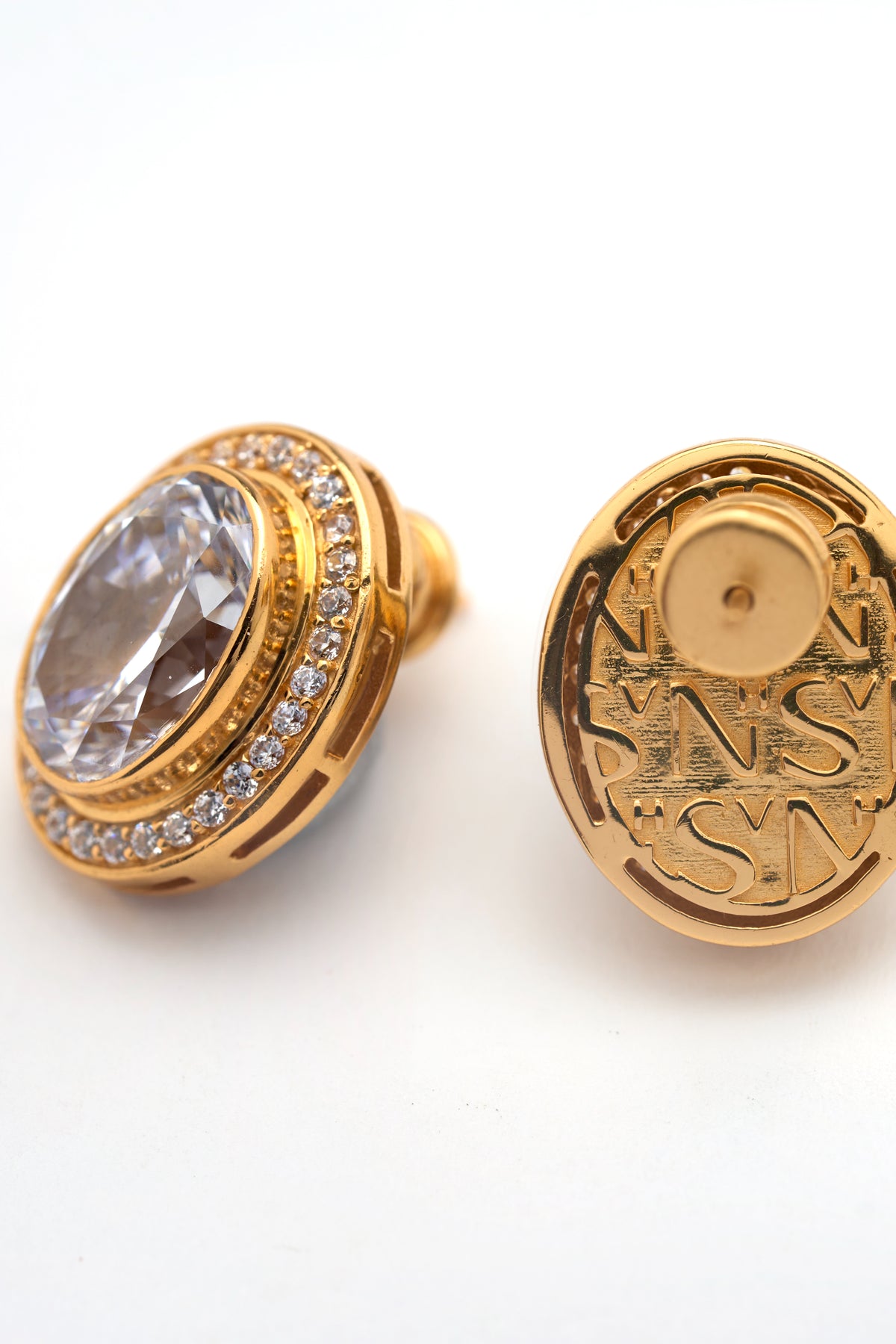 Numisma Studs