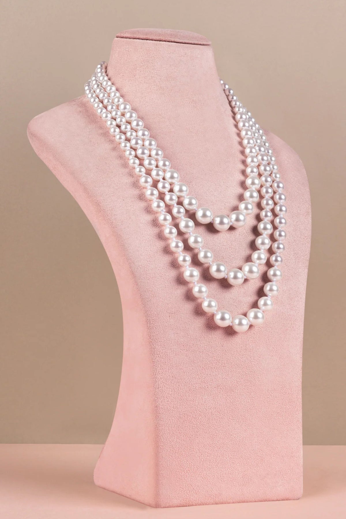 Knotted White Graded Necklace