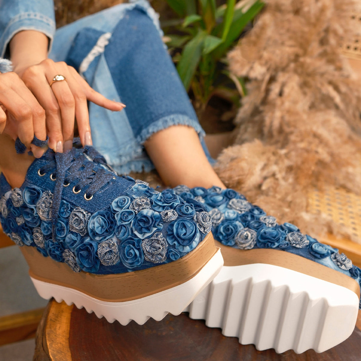 Pocket Roses Wedge Sneakers