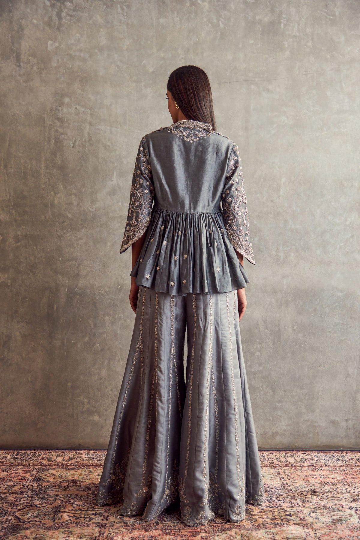 Gray Sharara set