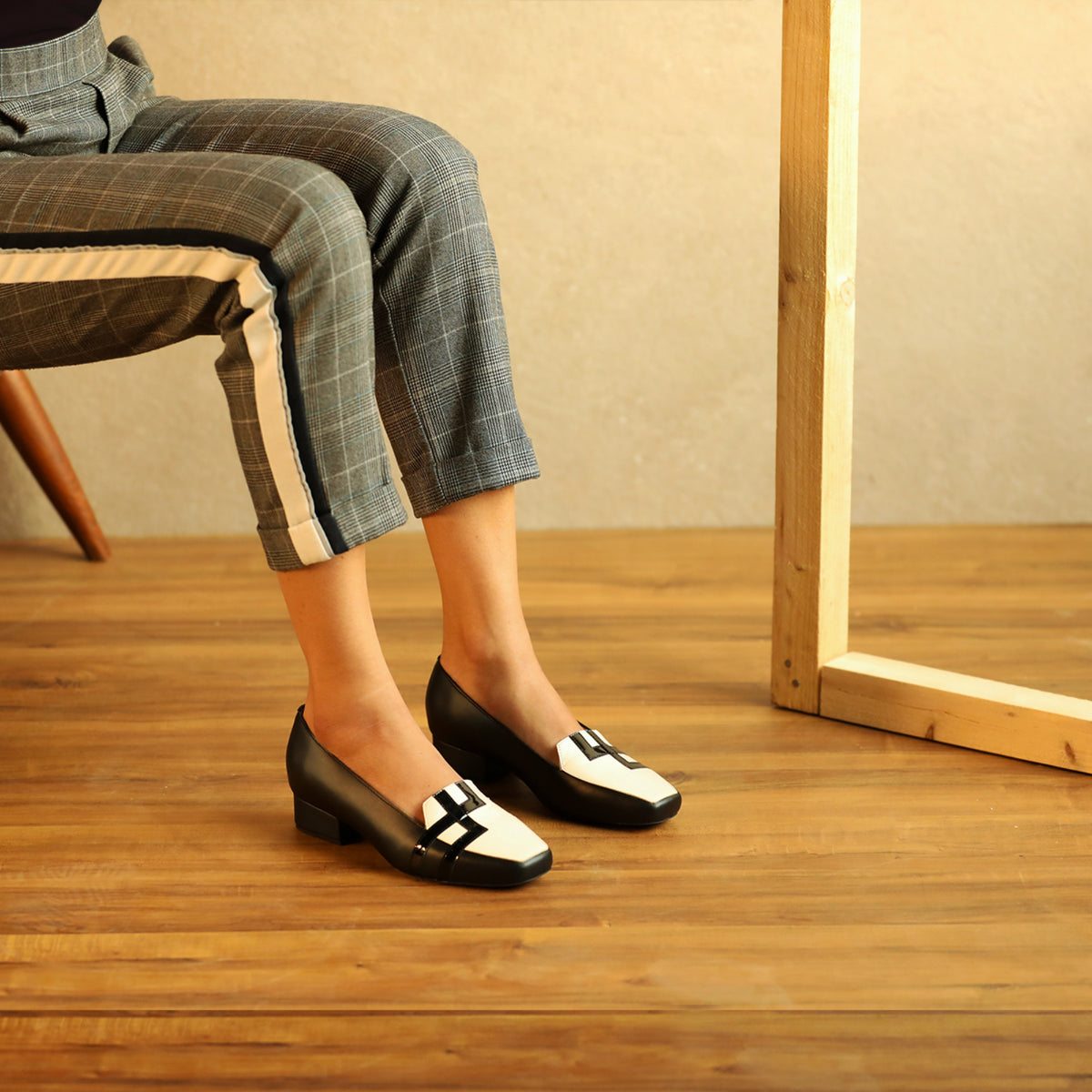 Black&amp;ivory 1 Inches Loafers