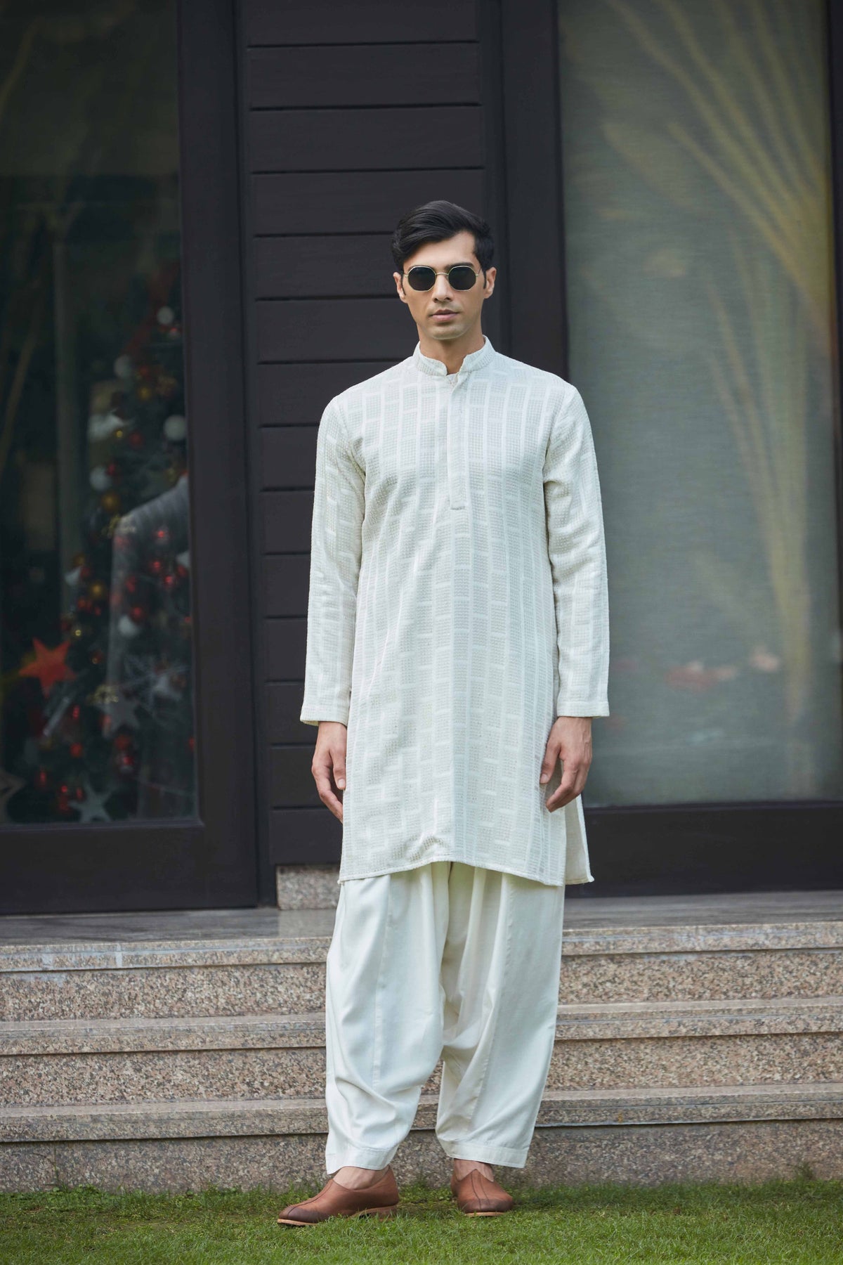 Taru?a Chikankari Kurta Set