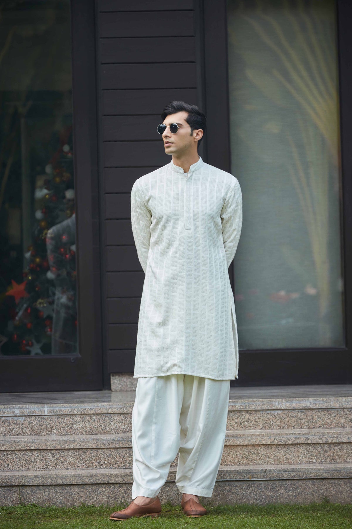 Taru?a Chikankari Kurta Set