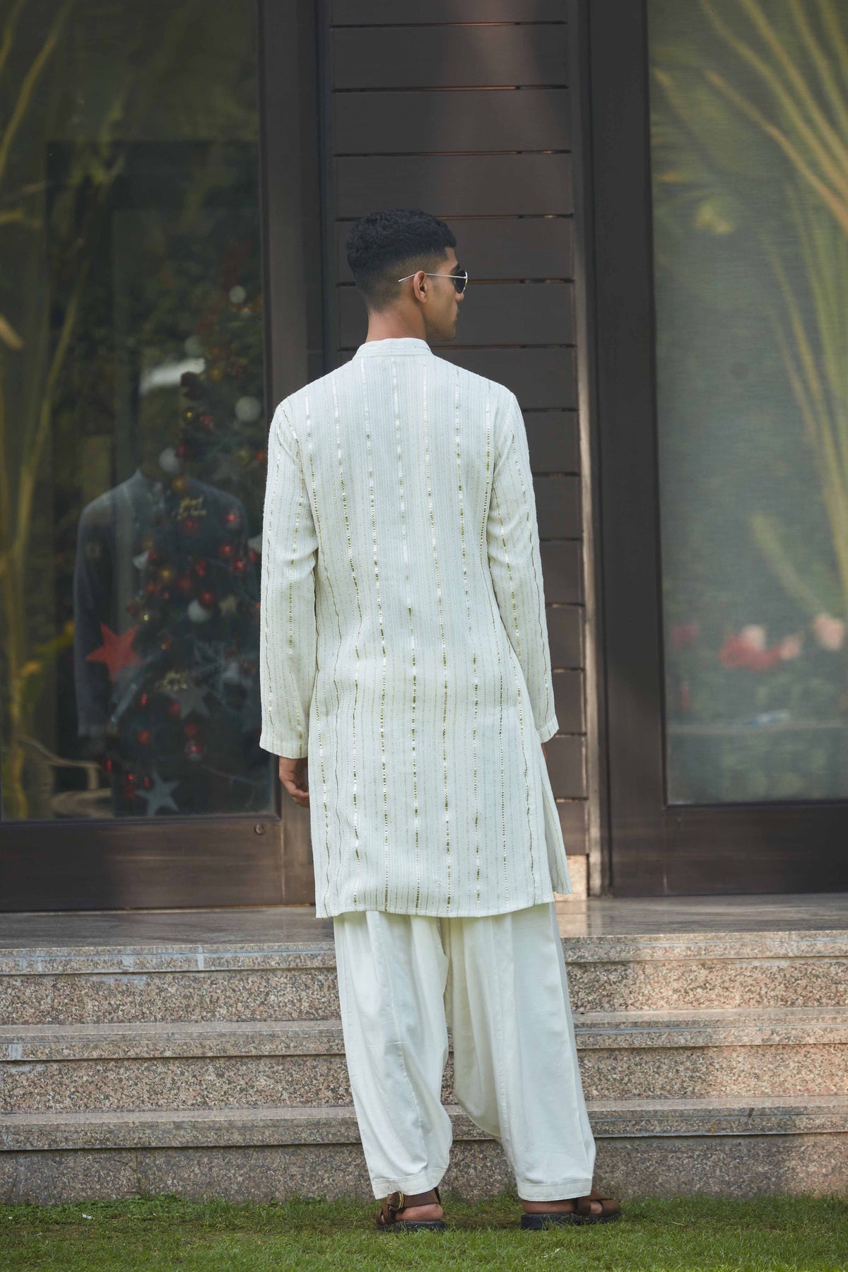 Jīva Chikankari Kurta Set