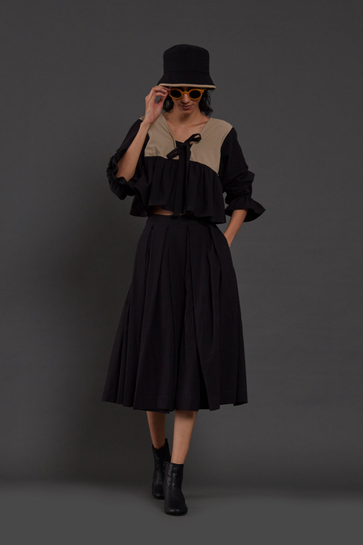 Black And Beige Bow Set