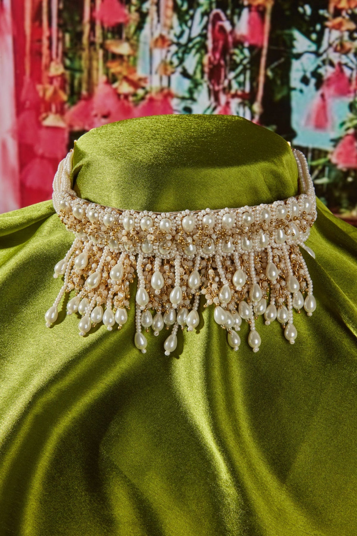 Contemporary Choker With Pearls