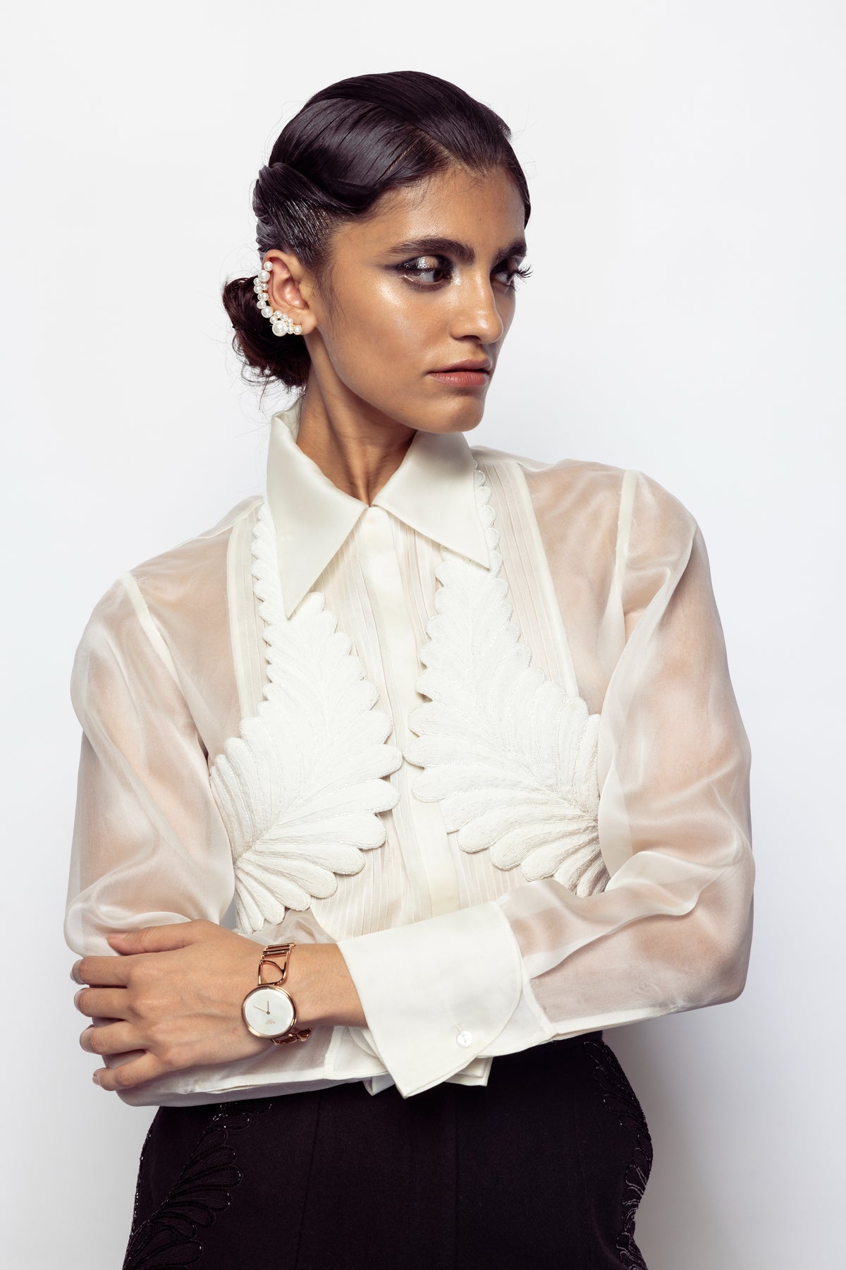 The ivory intaglio engraved halter-harness and shirt