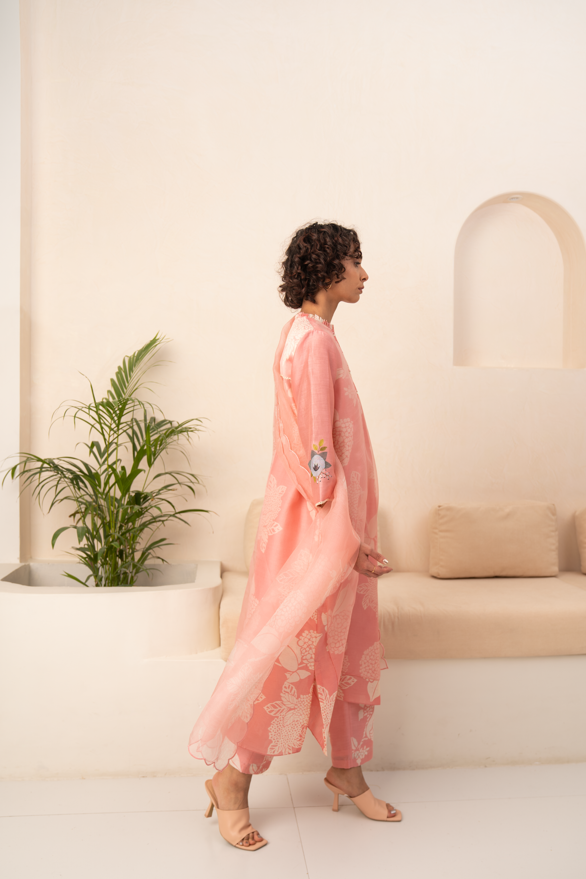 ARCVSH by Pallavi Singh - Pink Floral Kurta Set XS ARCVSH by Pallavi Singh - Pink Floral Kurta Set XS