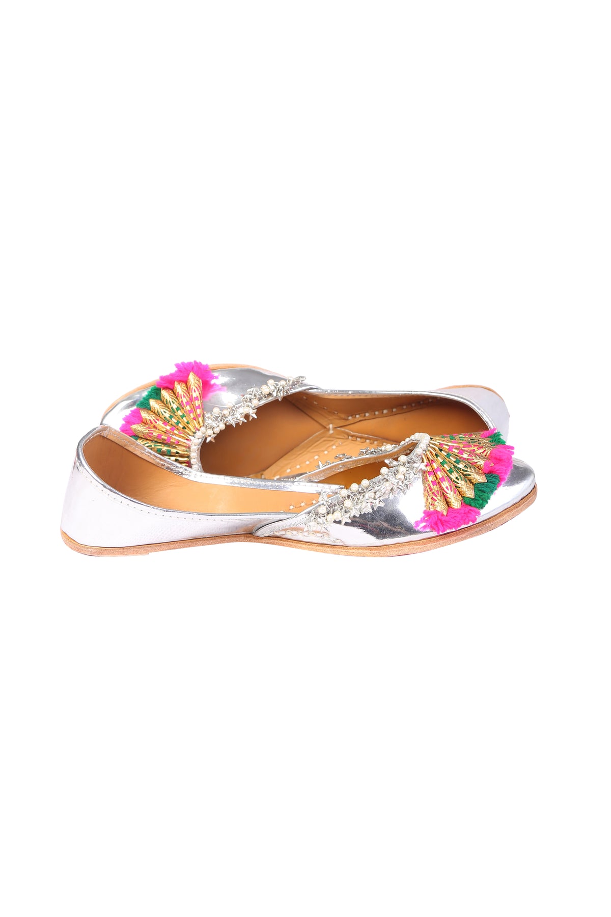 Silver pearls jutti